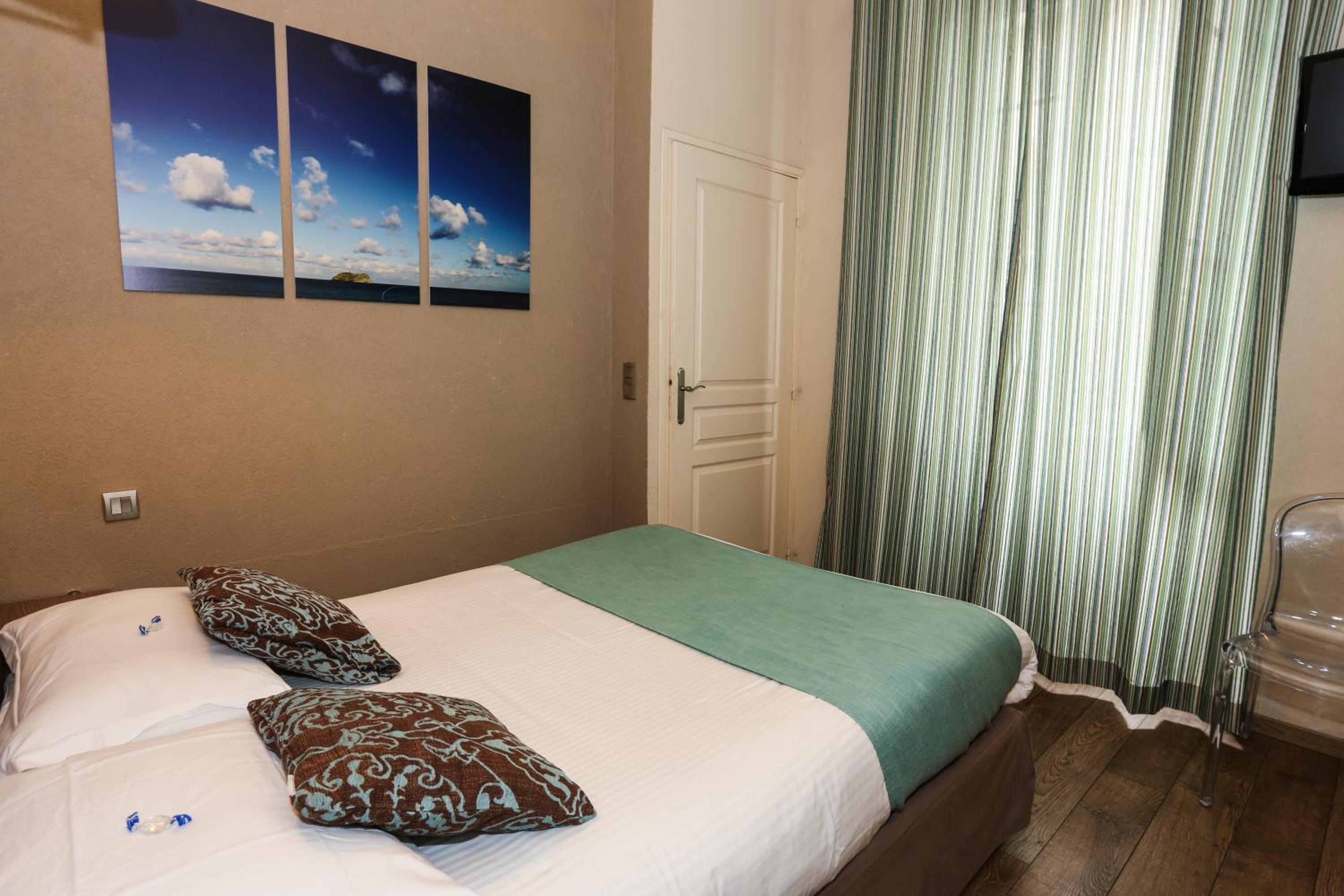 Standard Double Room photo 3