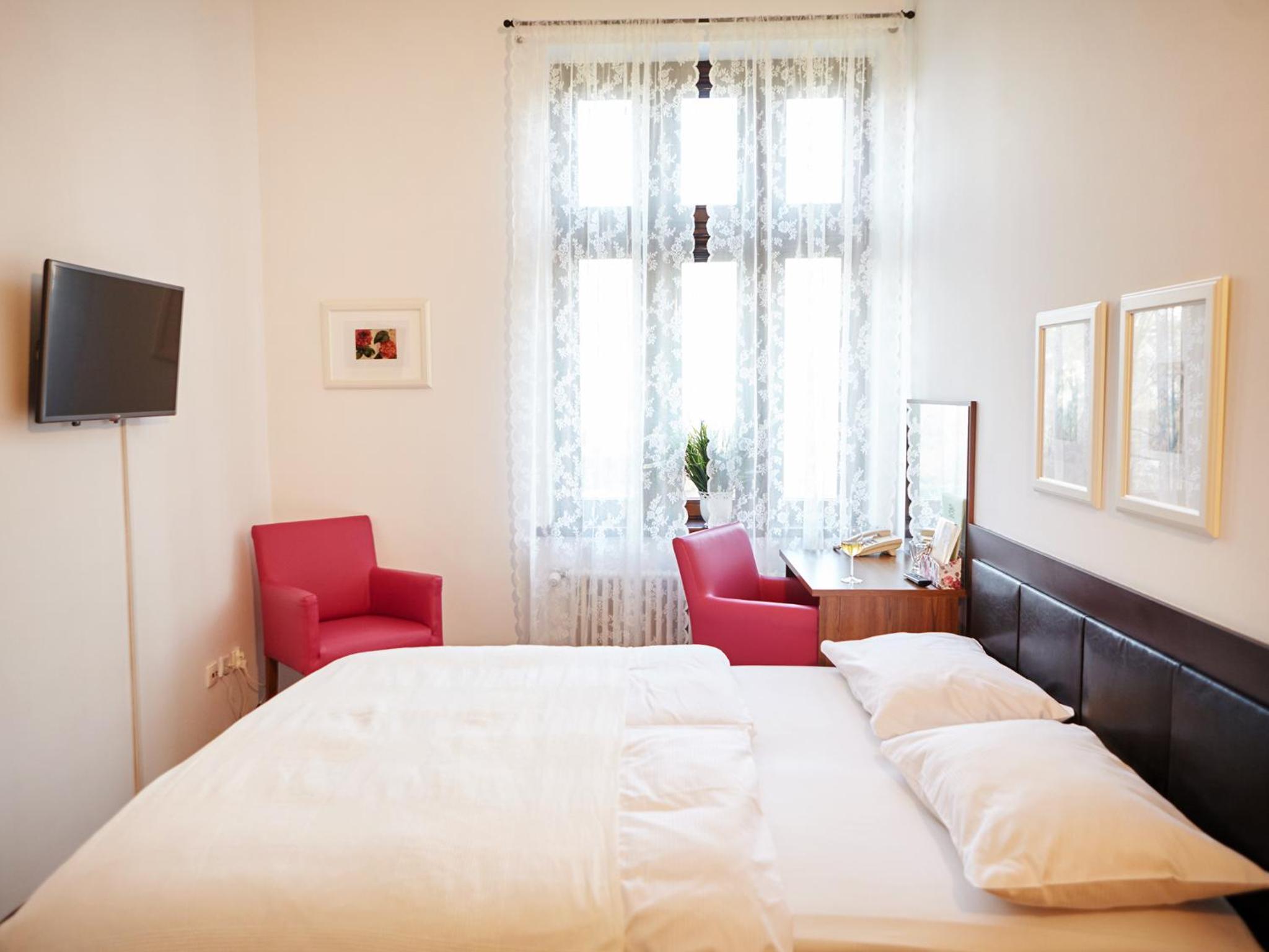 Double or Twin Room - Photo 4