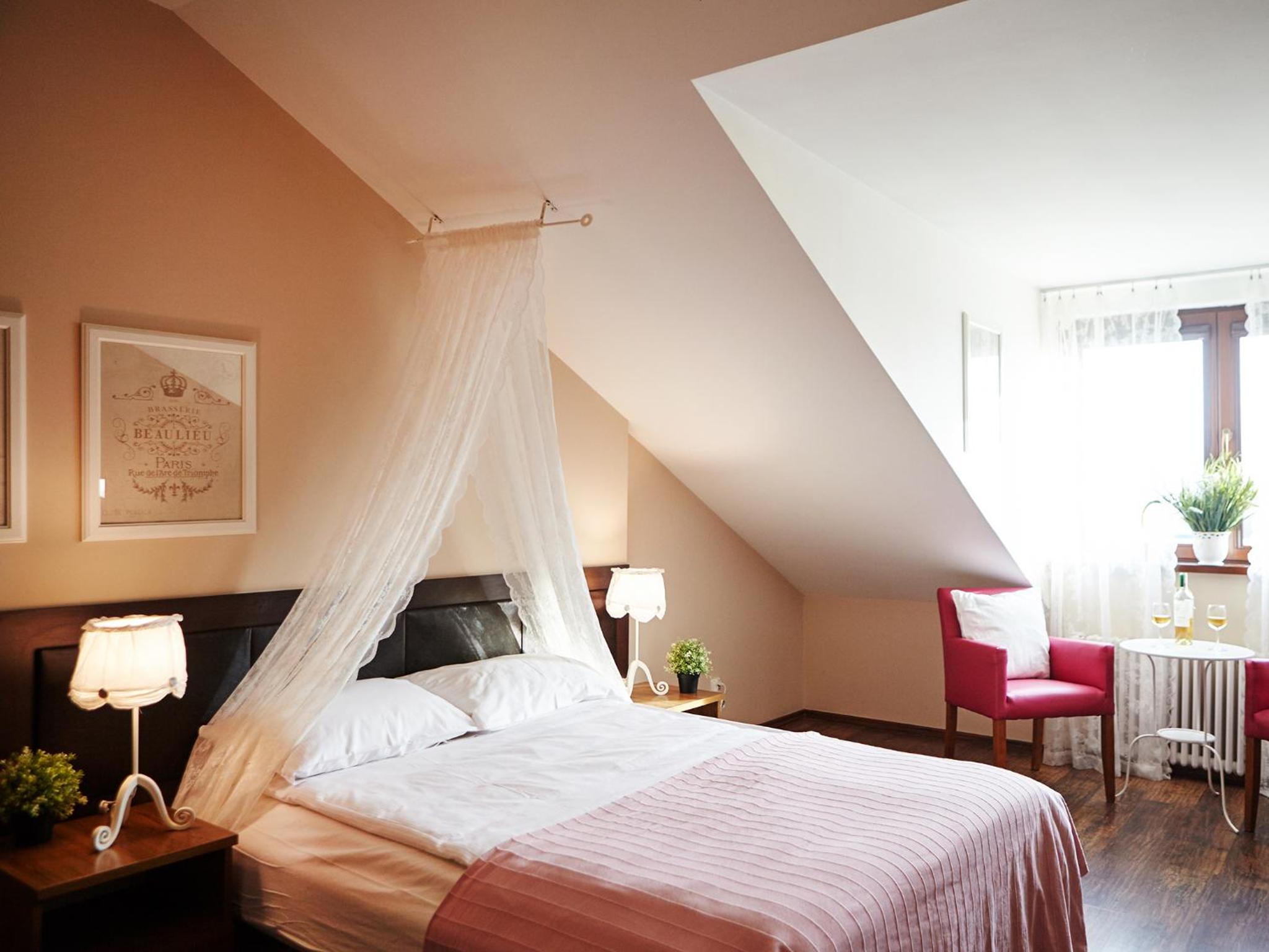 Large Double Room - Photo 16