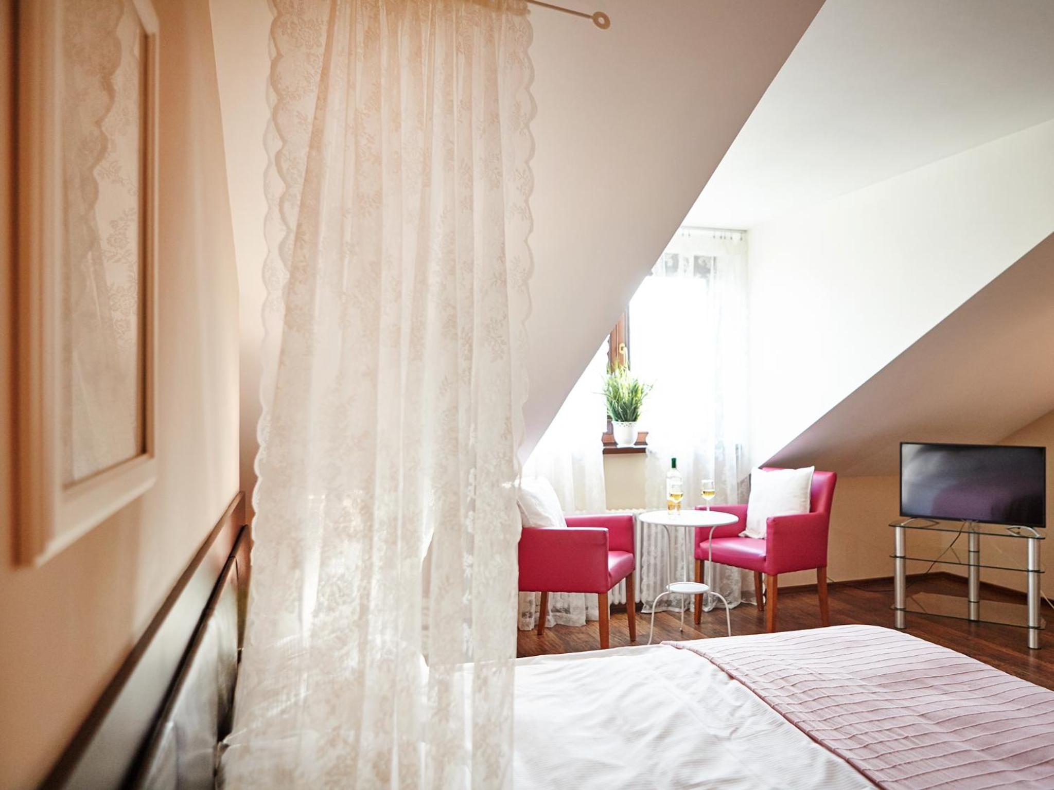 Large Double Room - Photo 20