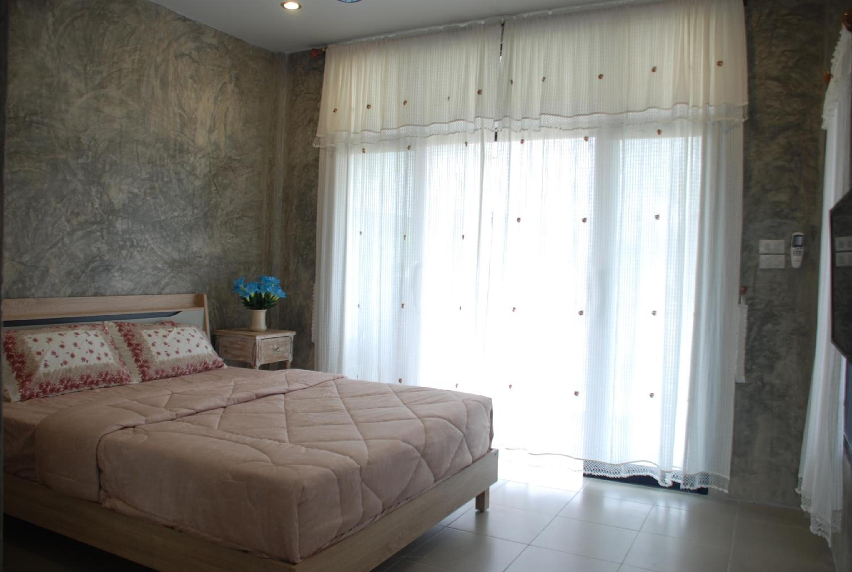Queen Room photo 1