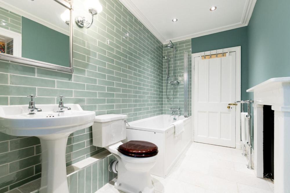 Double or Twin Room with Woodland View photo 2