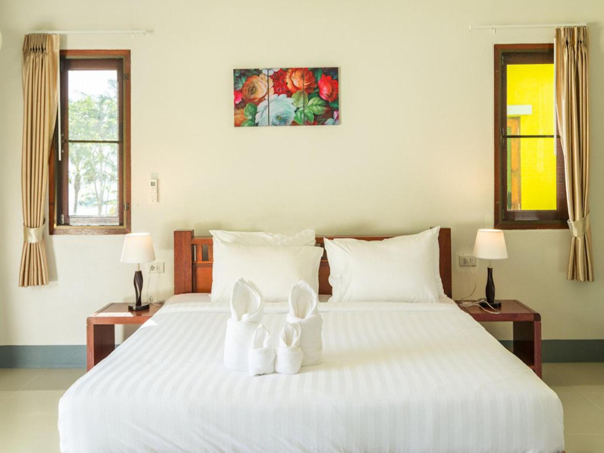 Deluxe Bungalow with Garden View