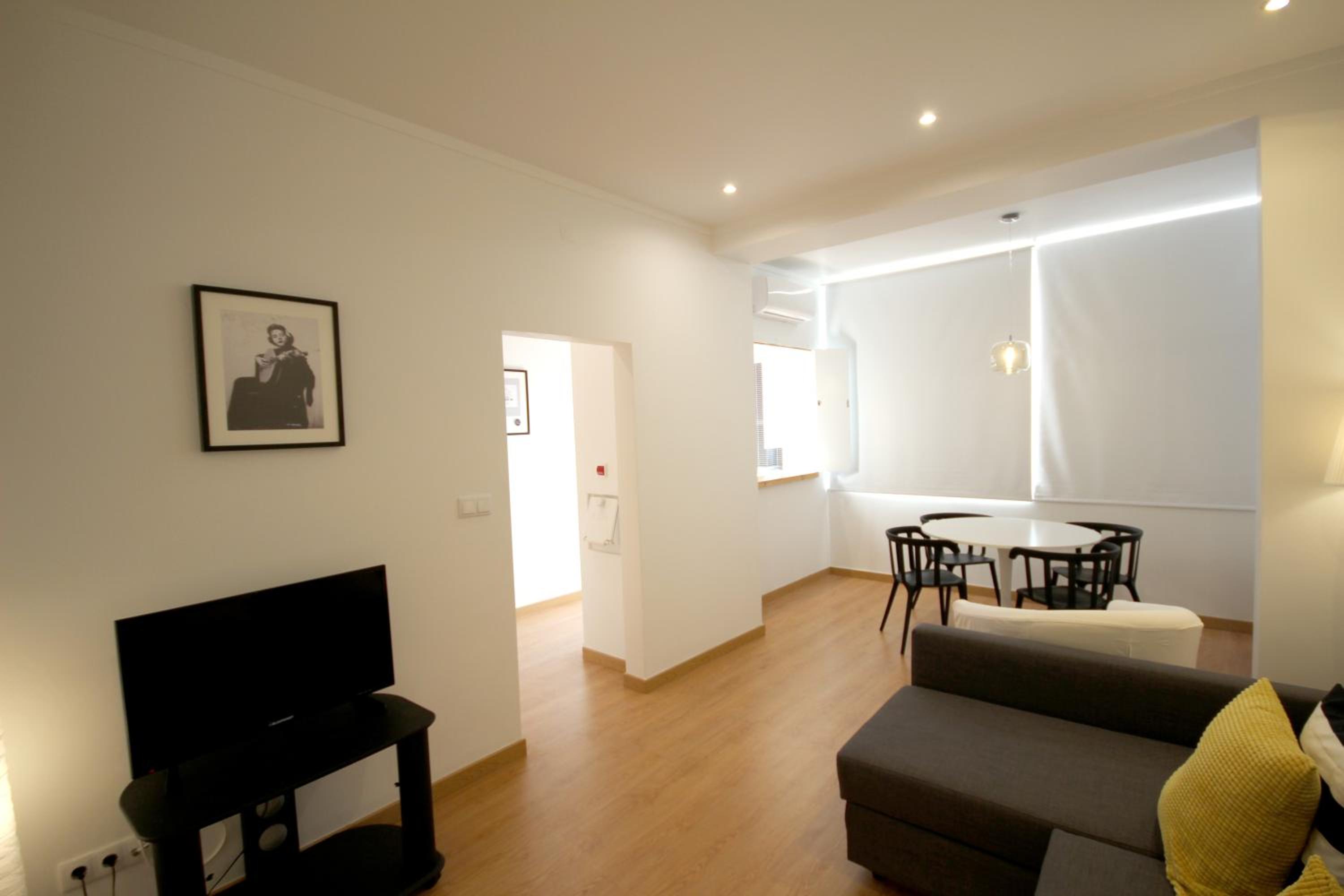 Apartment photo 2