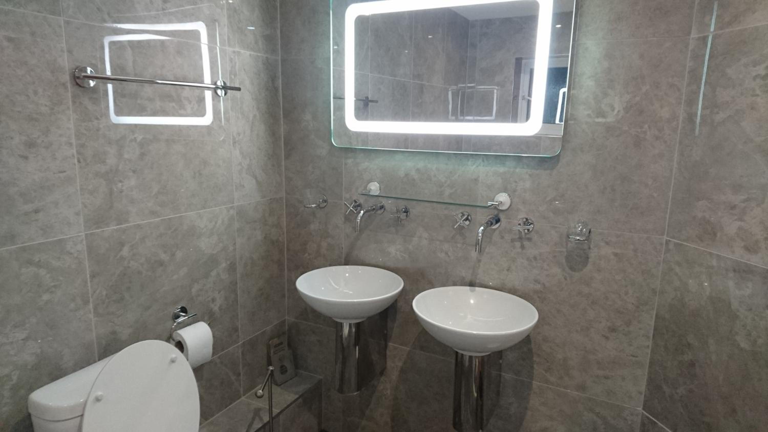 Deluxe Double Room with Bath photo 2