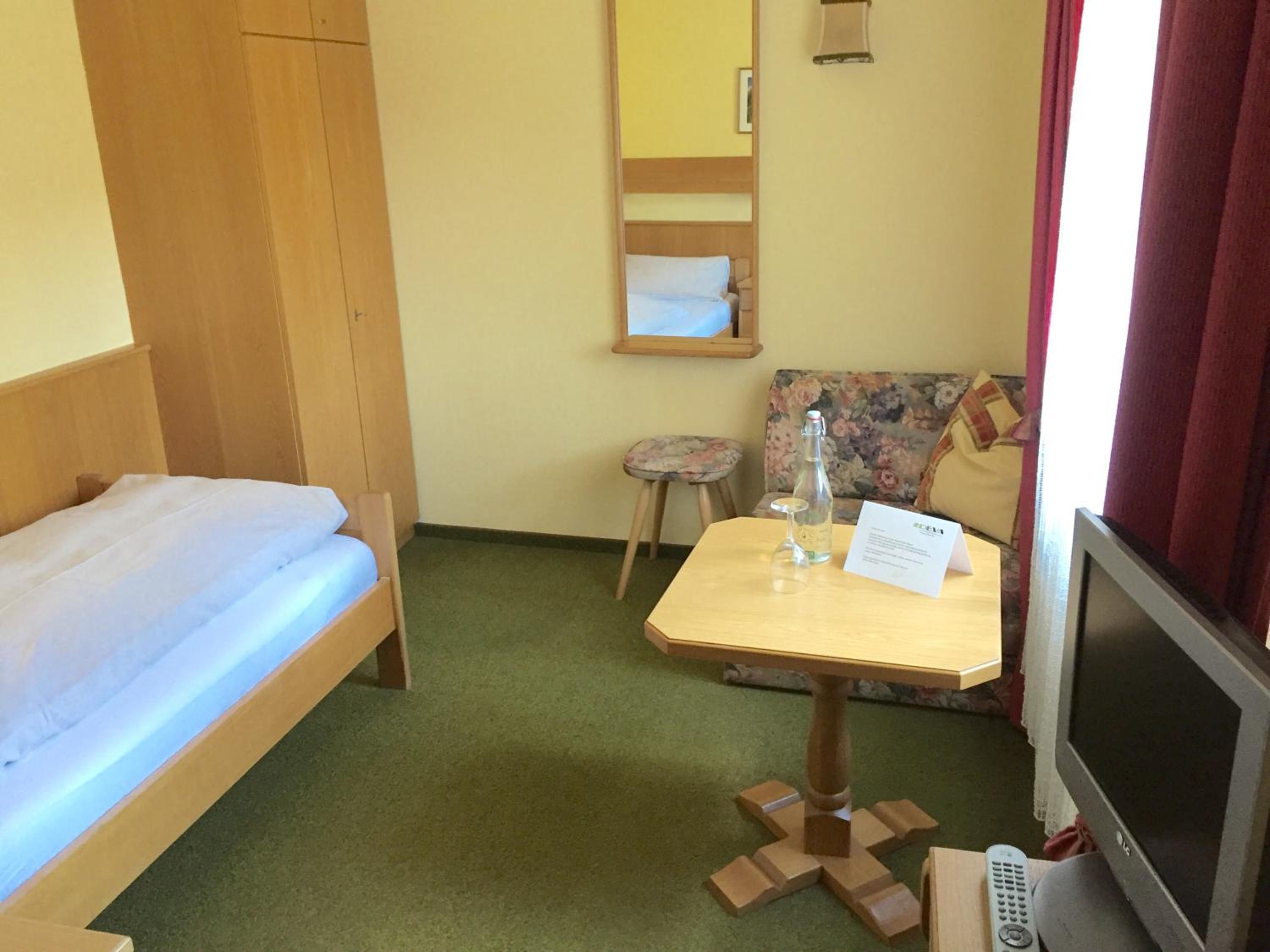 Single Room photo 3