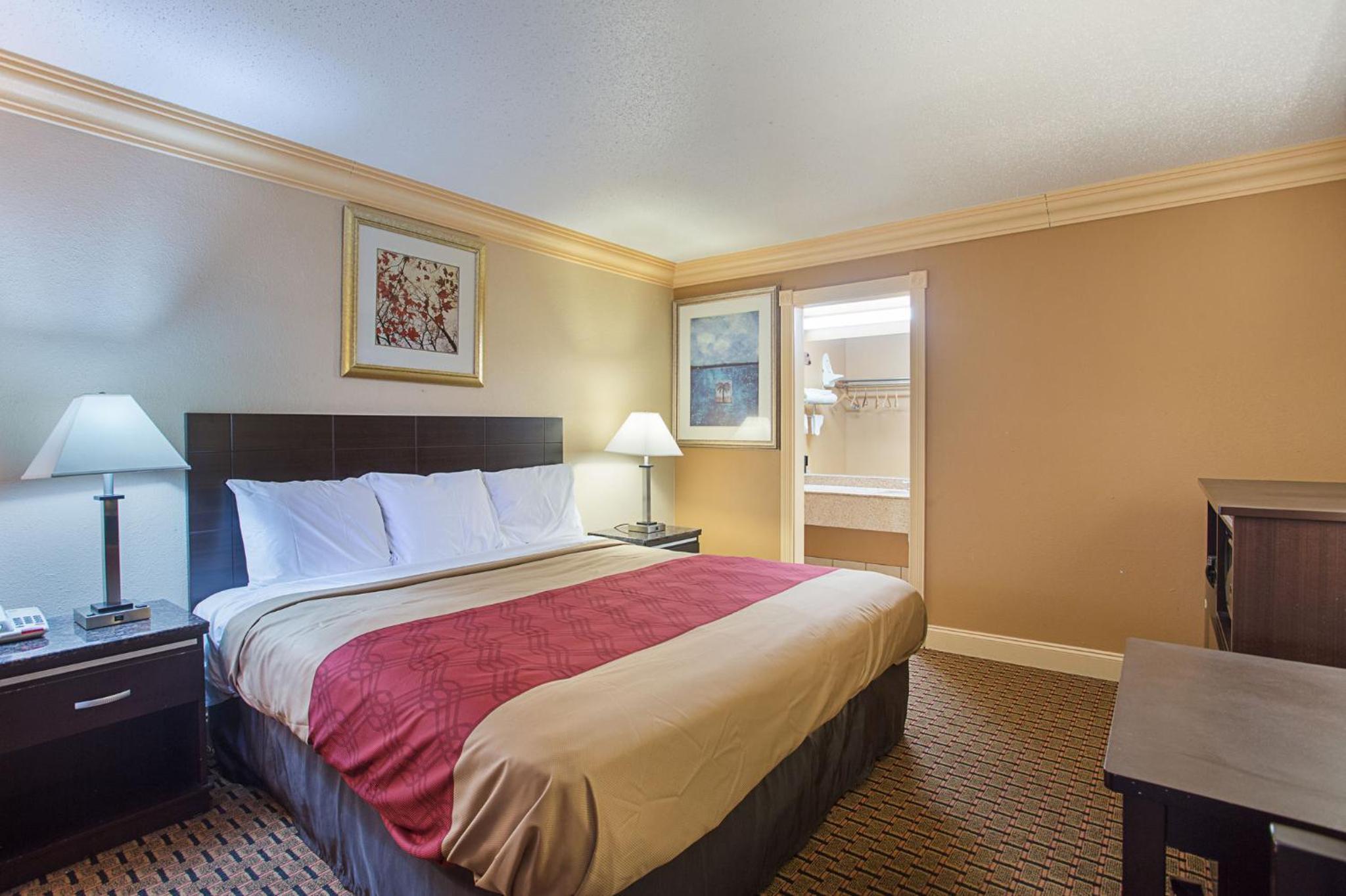 King Room - Non-Smoking photo 3
