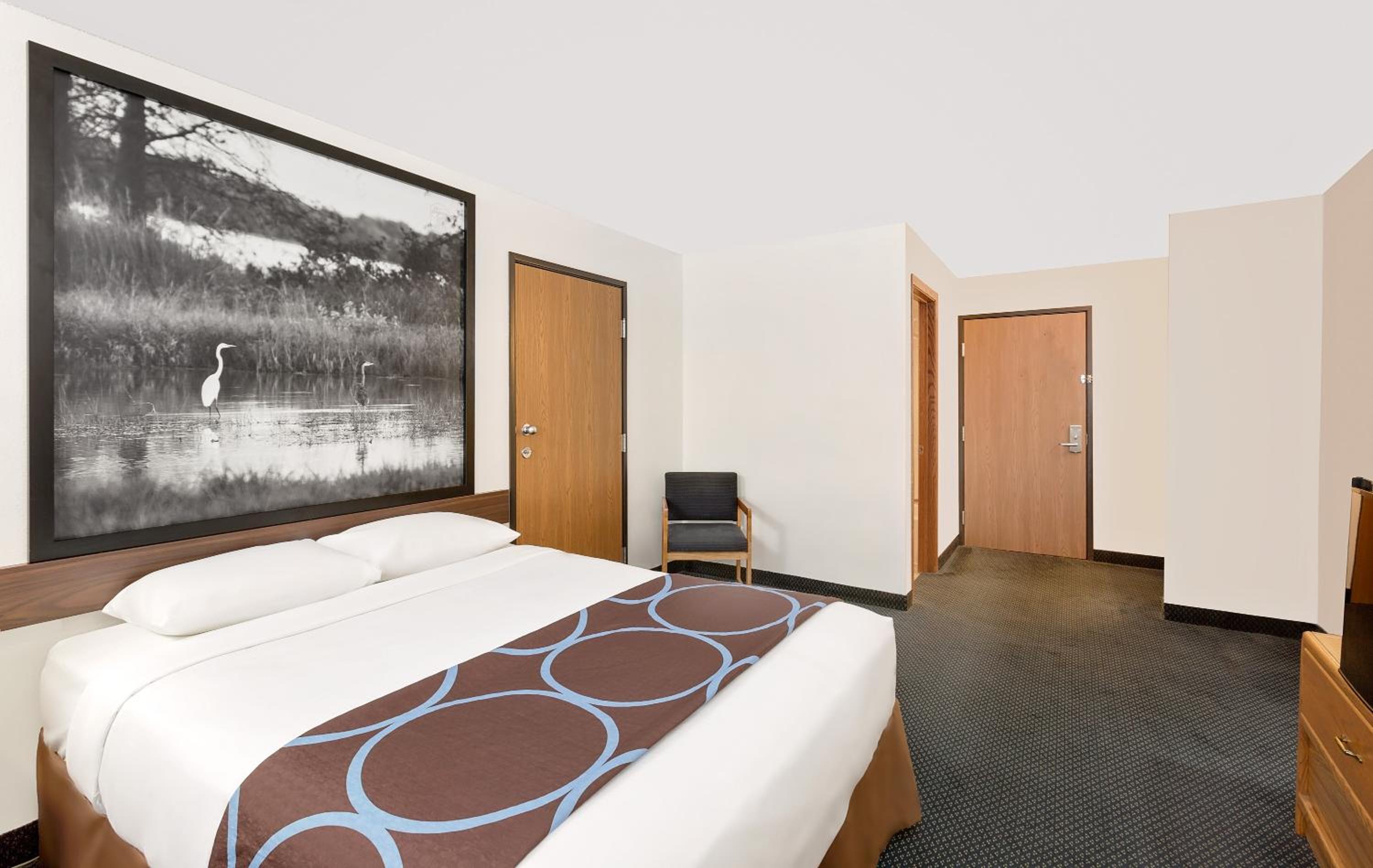 Queen Room - Non-Smoking - Photo 1