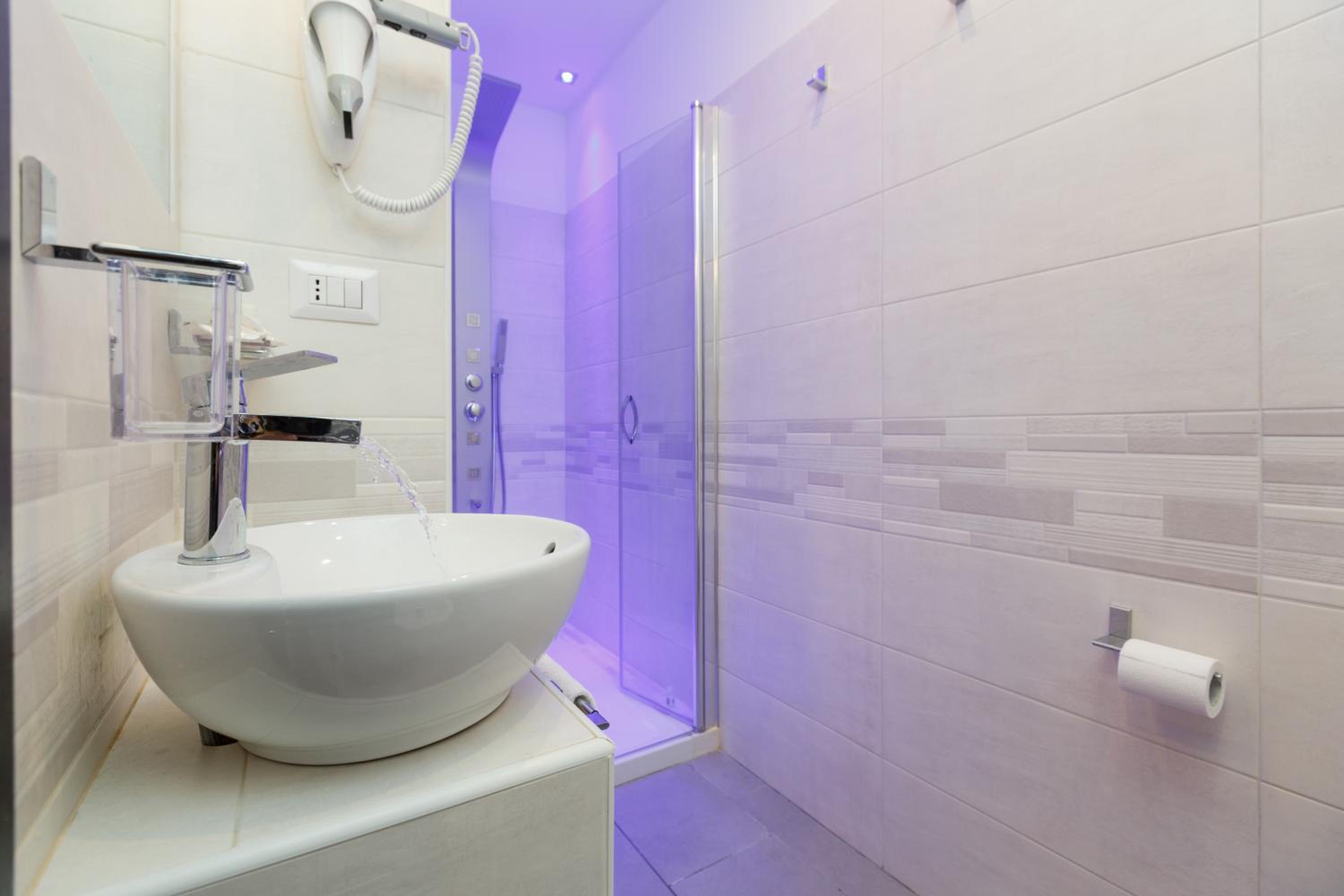 Double Room with Private Bathroom photo 2