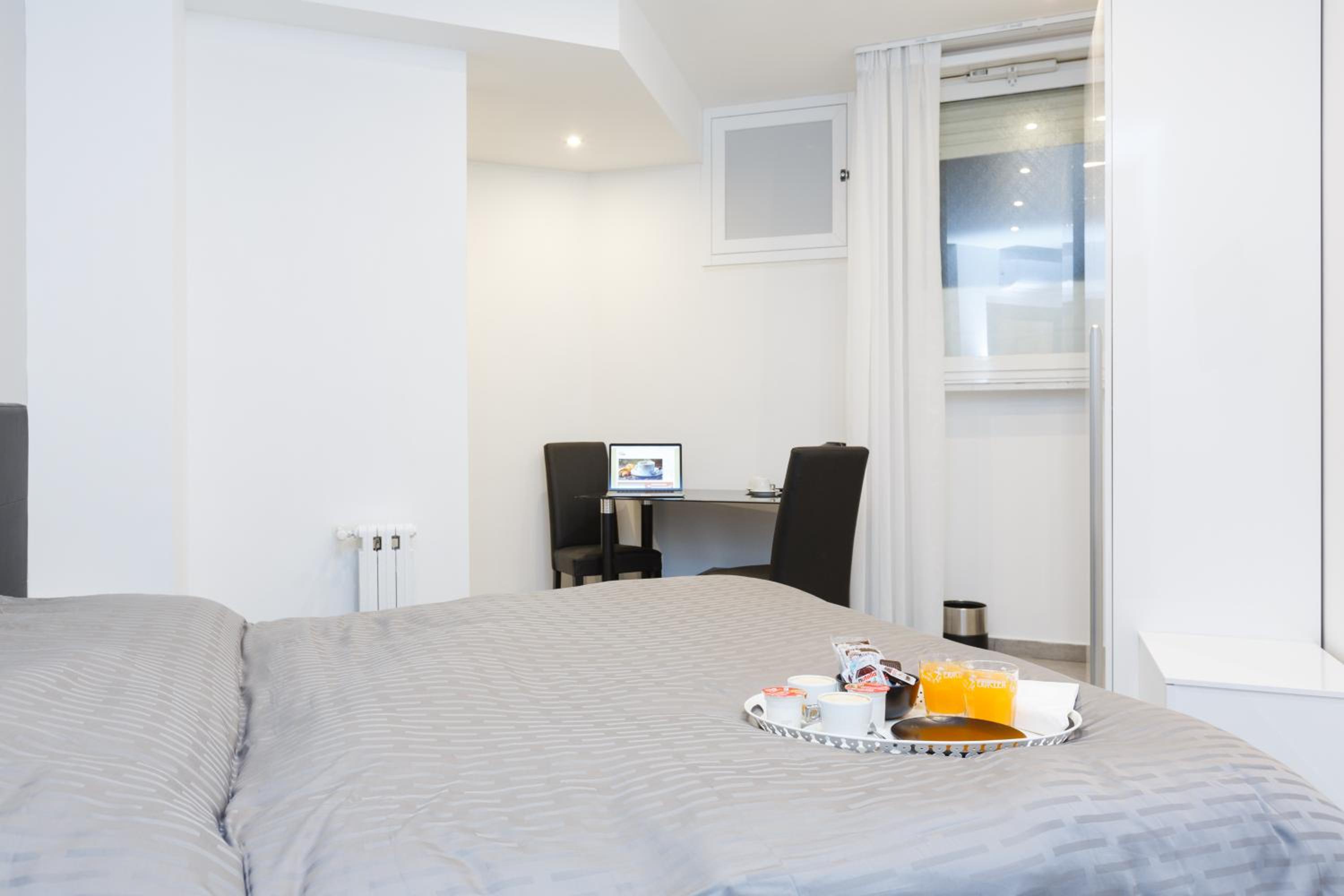 Double Room with Private Bathroom photo 3