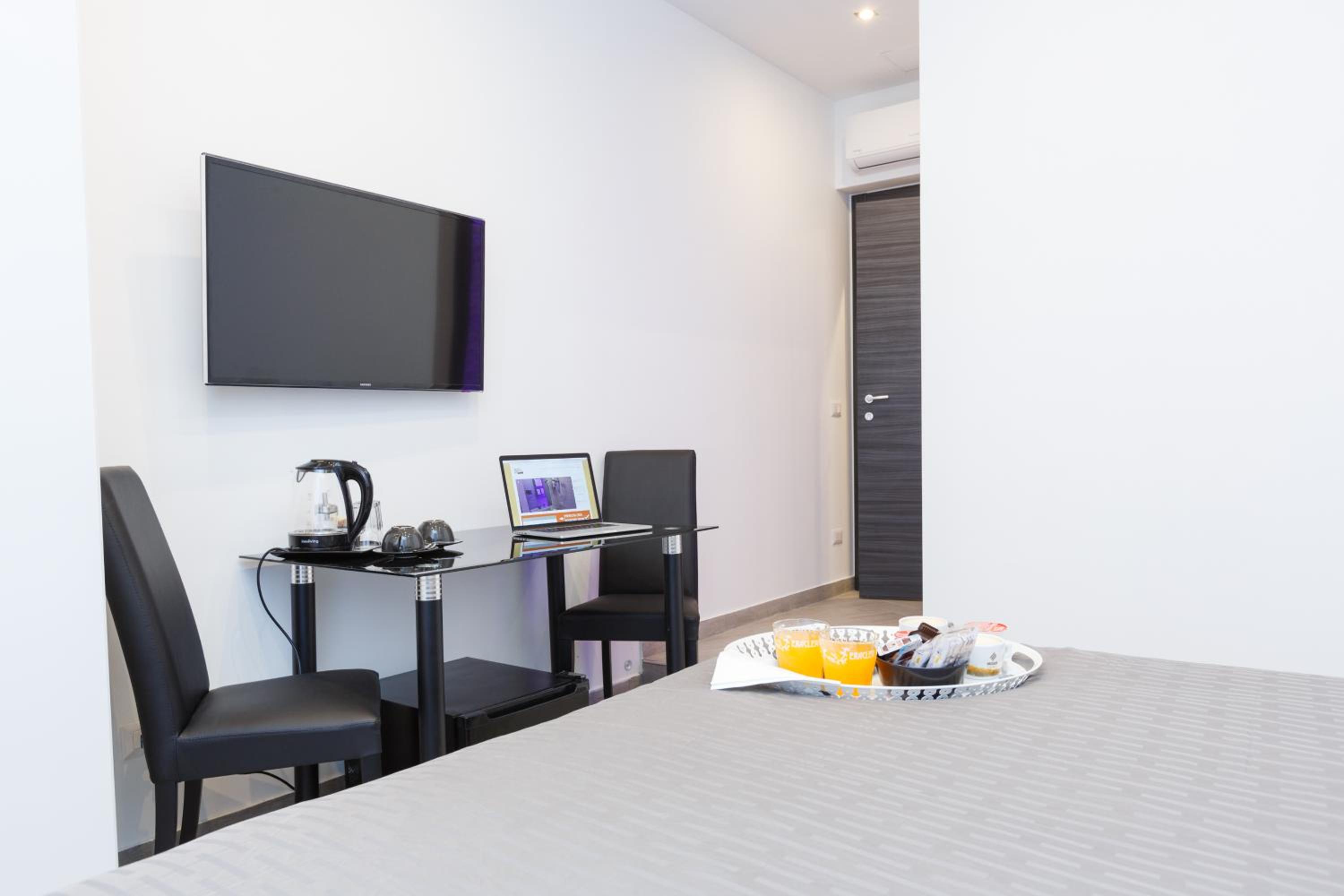 Double Room with Private Bathroom photo 2