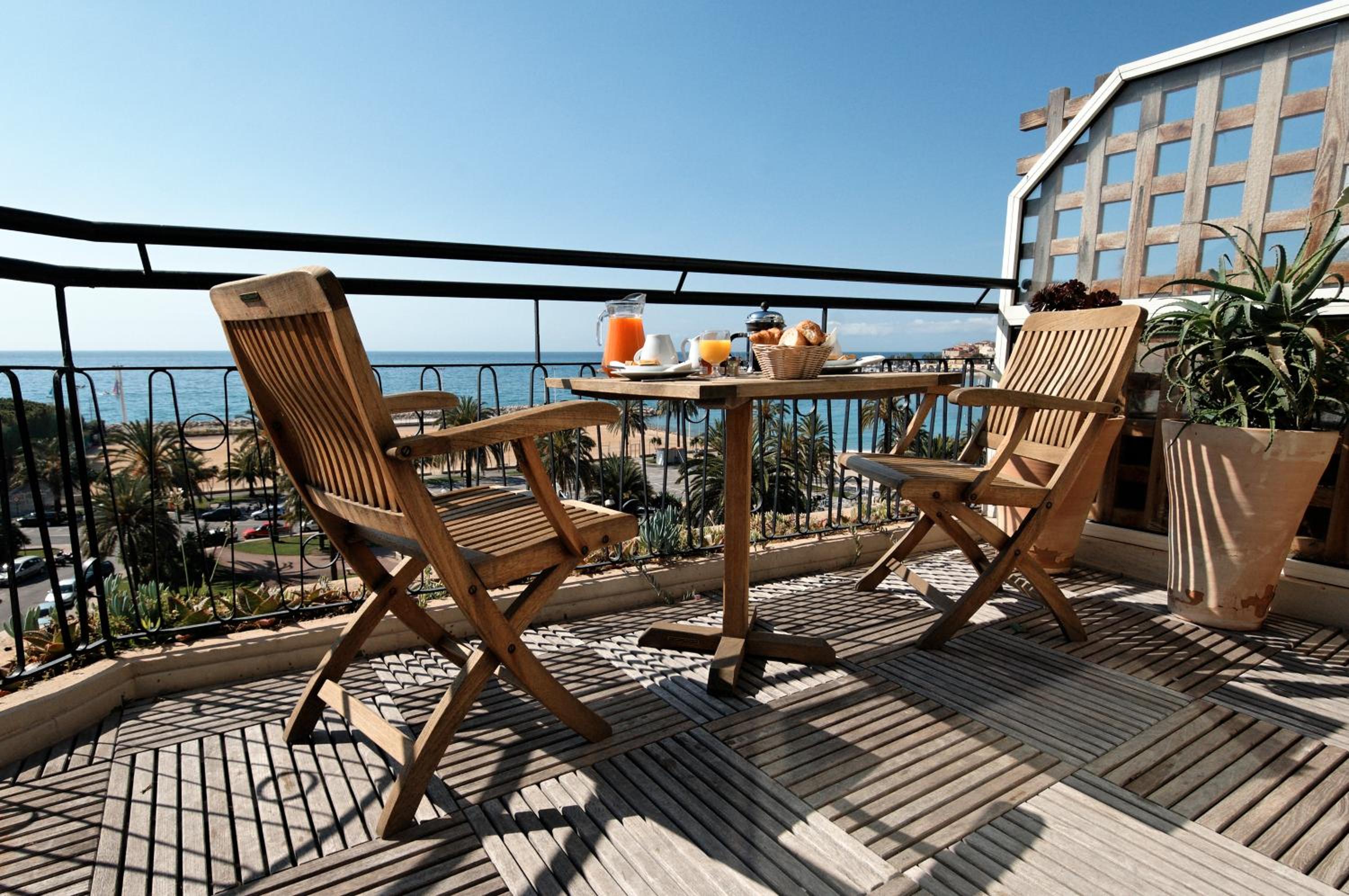 Double Room with Balcony and Sea View - Photo 6