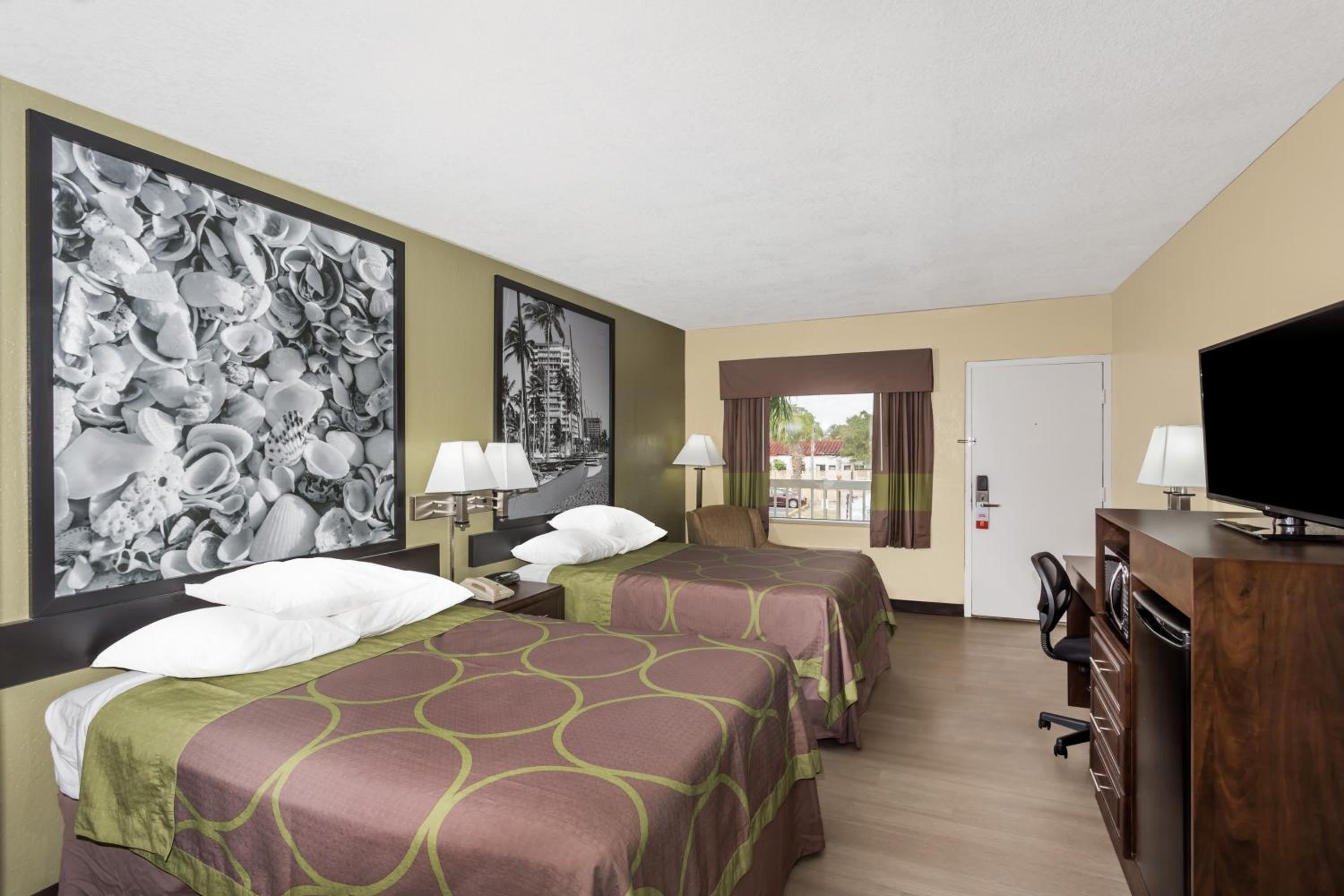 Double Room with Two Double Beds - Smoking
