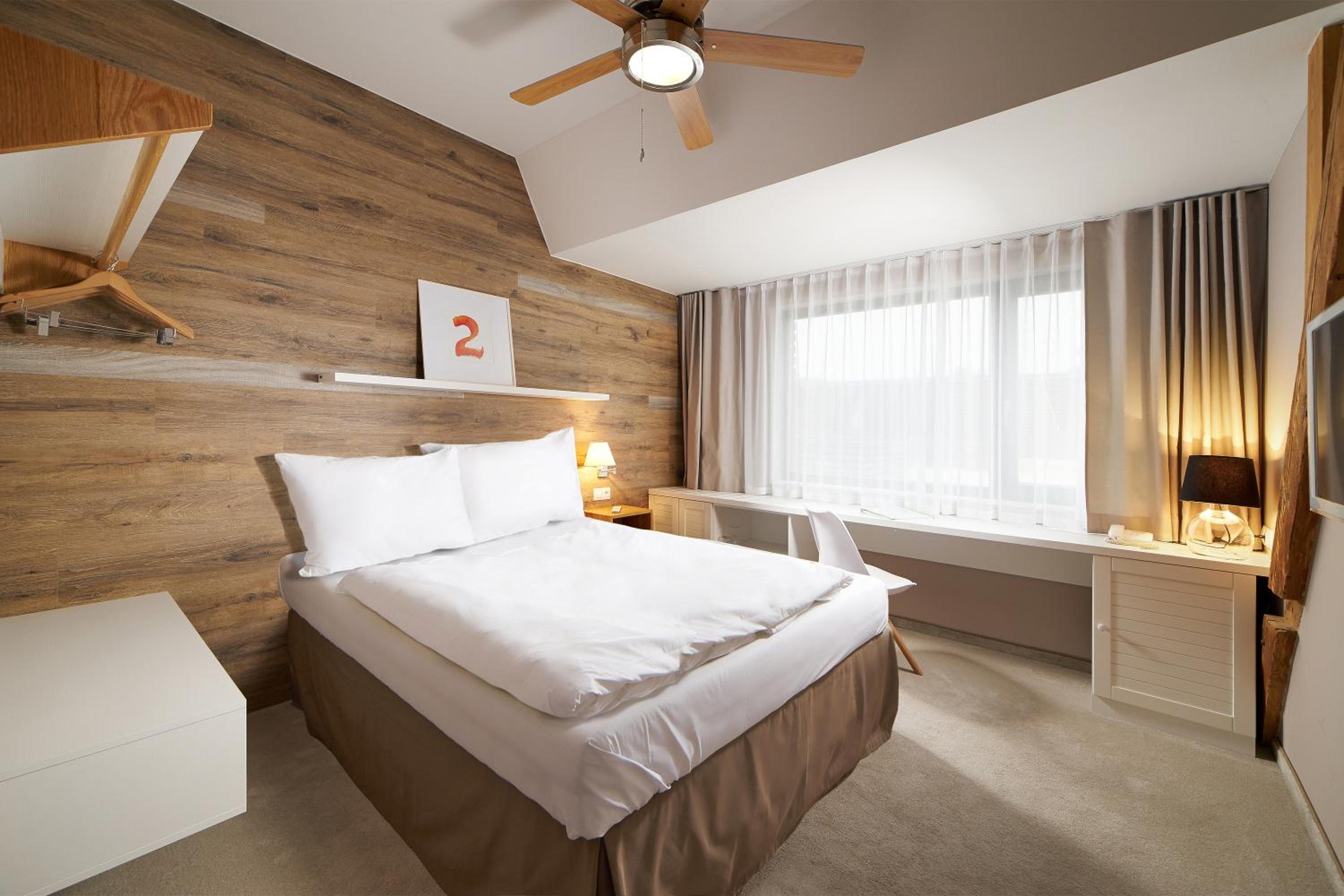 Available room thumbnail 5