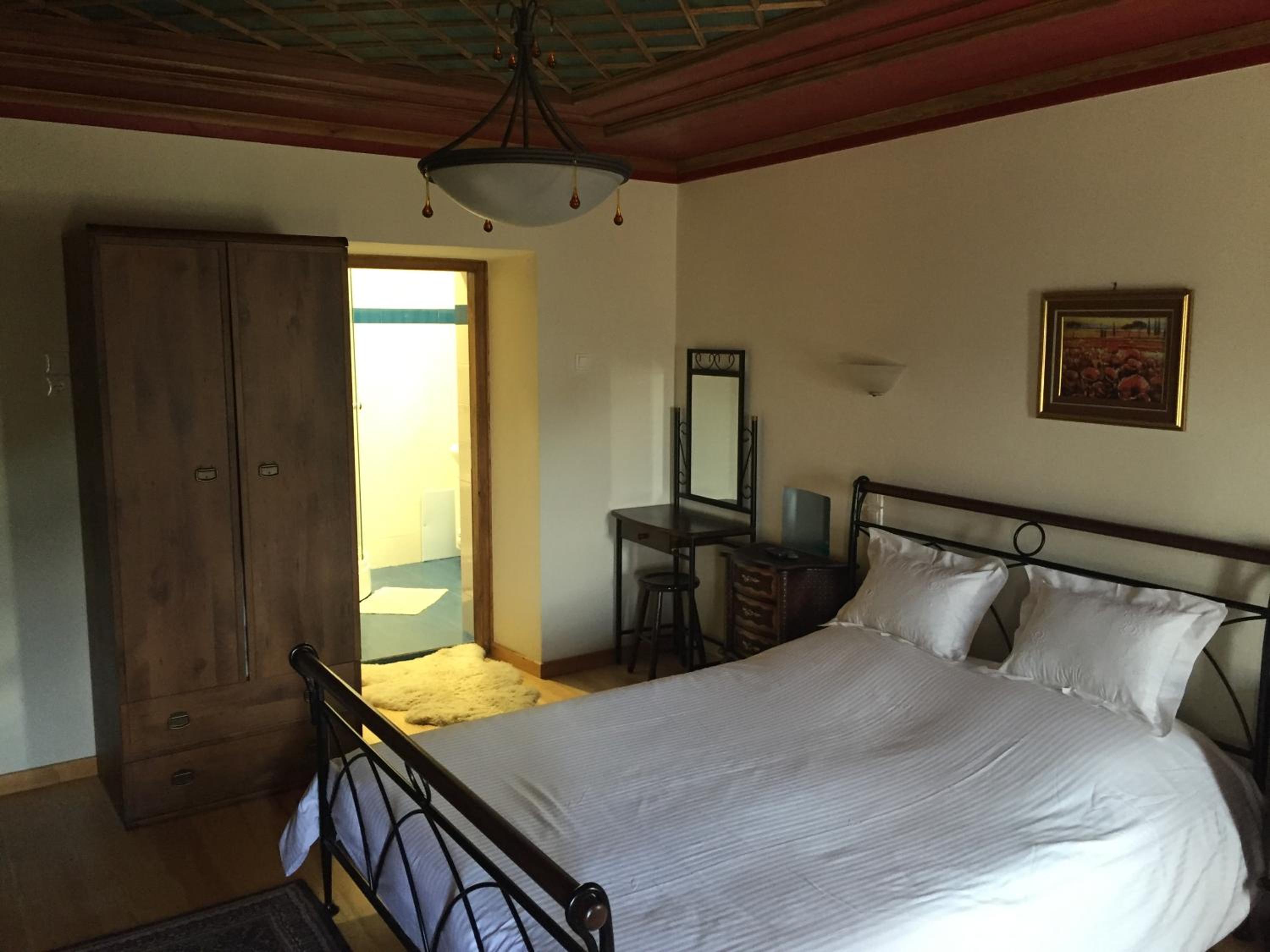 Standard Twin Room with Mountain View