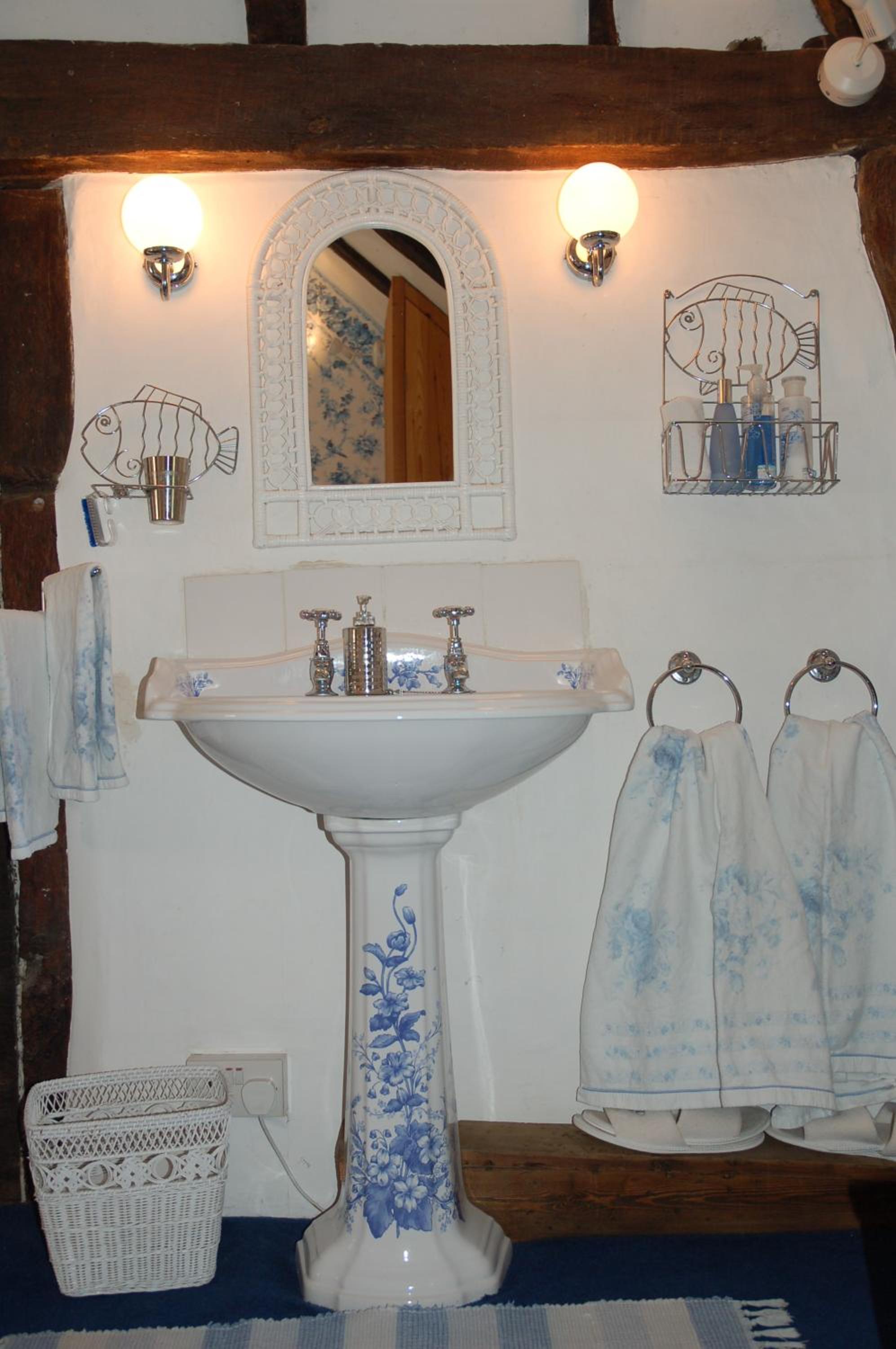 Double Room with Private External Bathroom - Photo 3