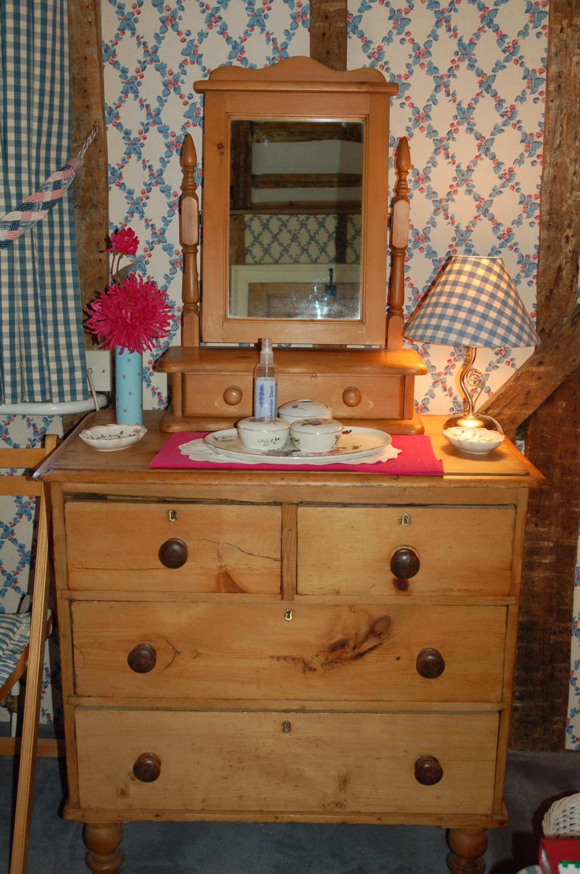 Single Room with Shared Bathroom photo 2