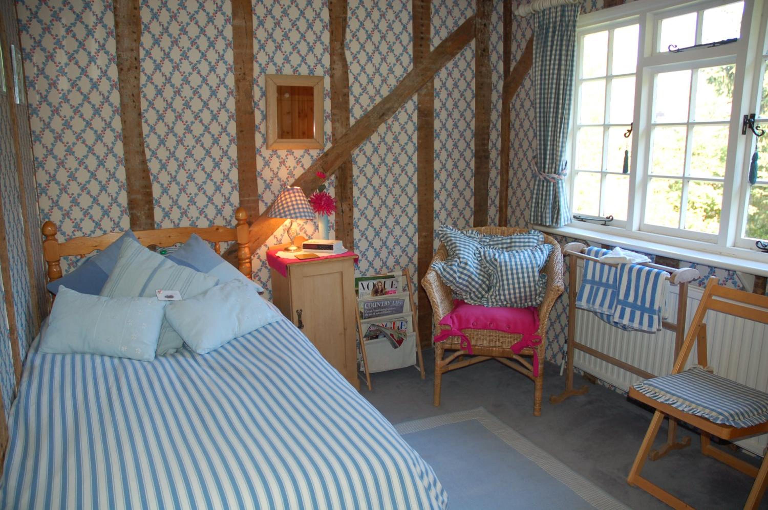 Single Room with Shared Bathroom photo 3