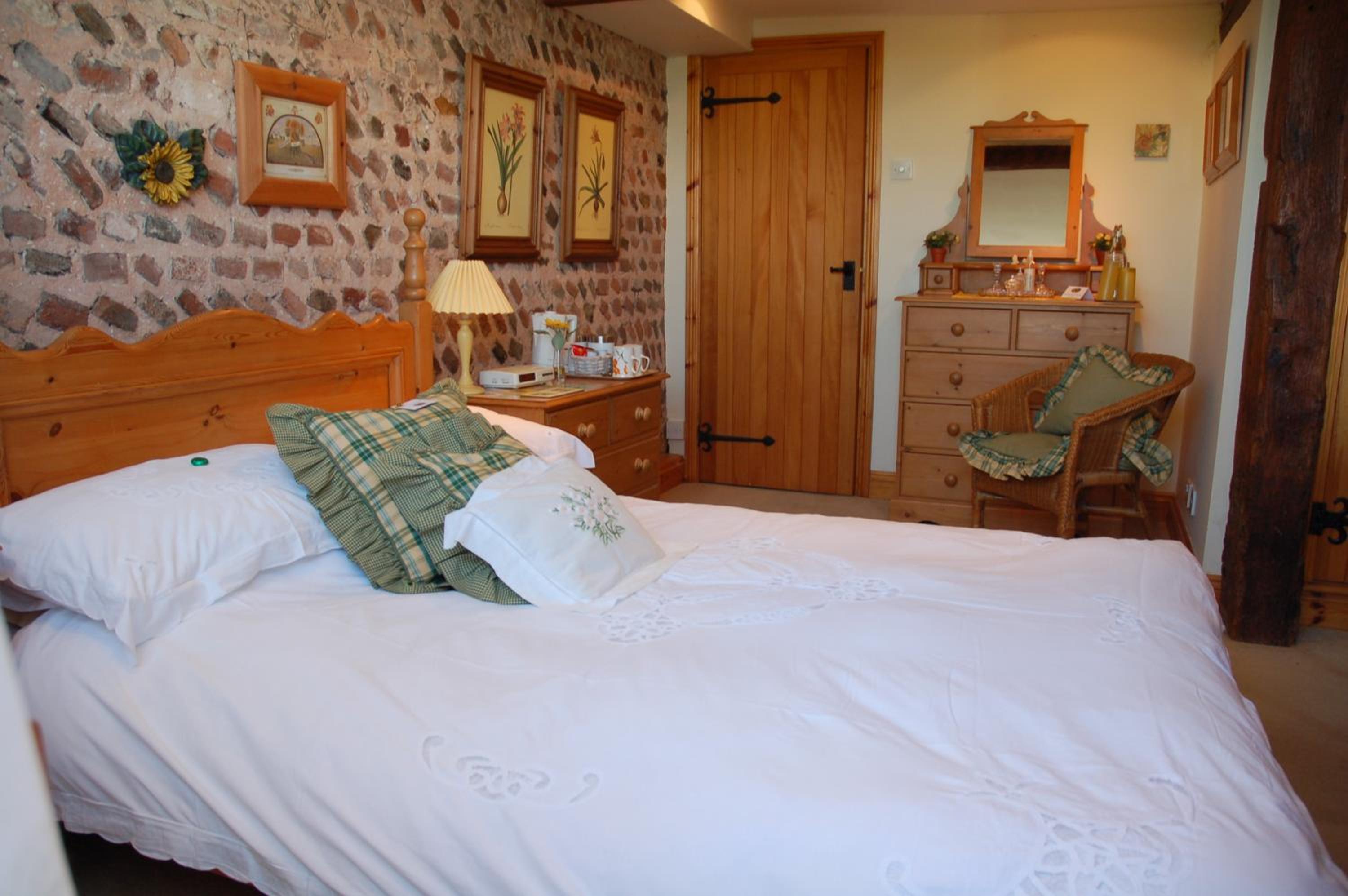 Double Room with Private Bathroom - Photo 2