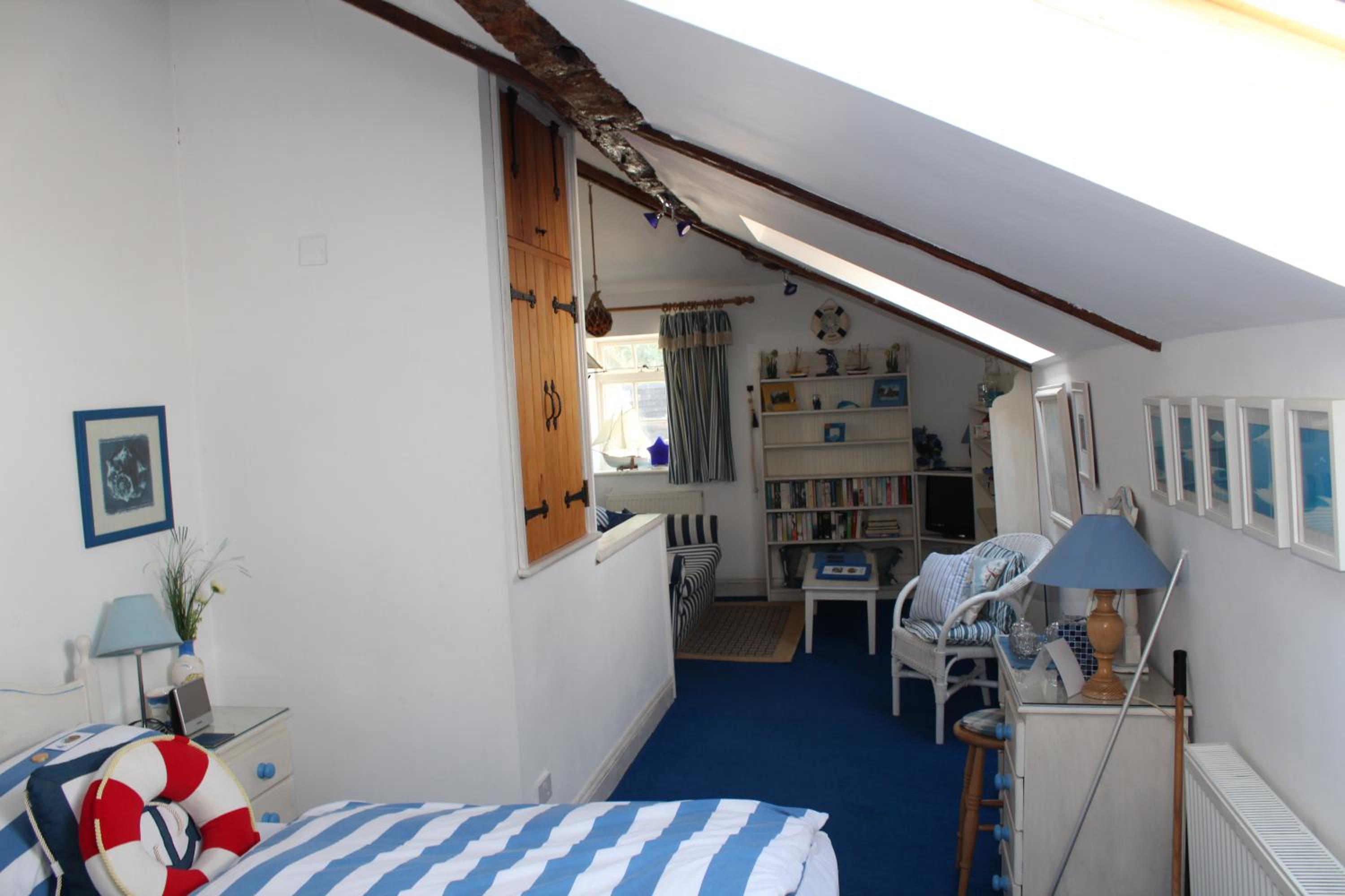 Double or Twin Room with Private Bathroom - Photo 2