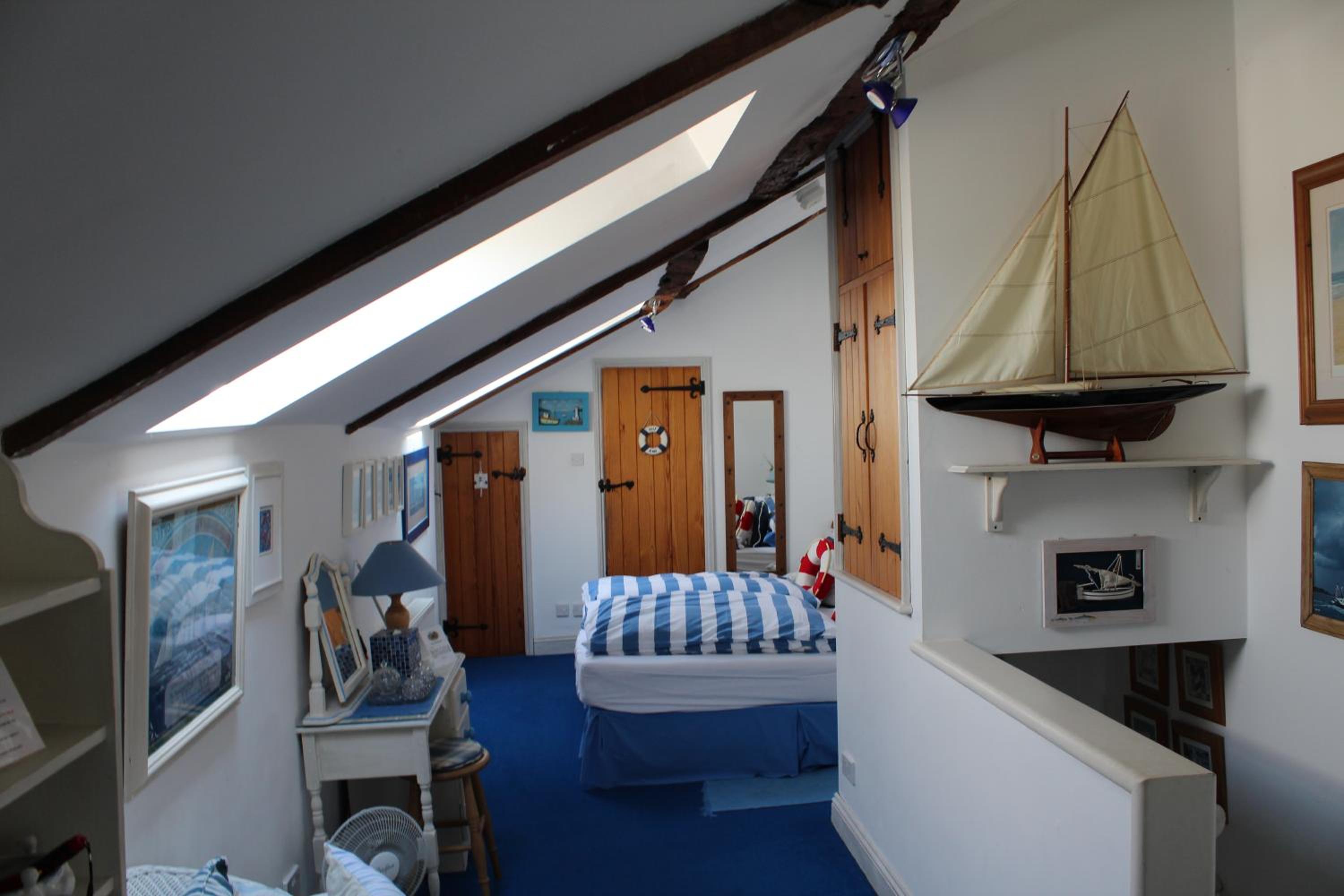 Double or Twin Room with Private Bathroom - Photo 3
