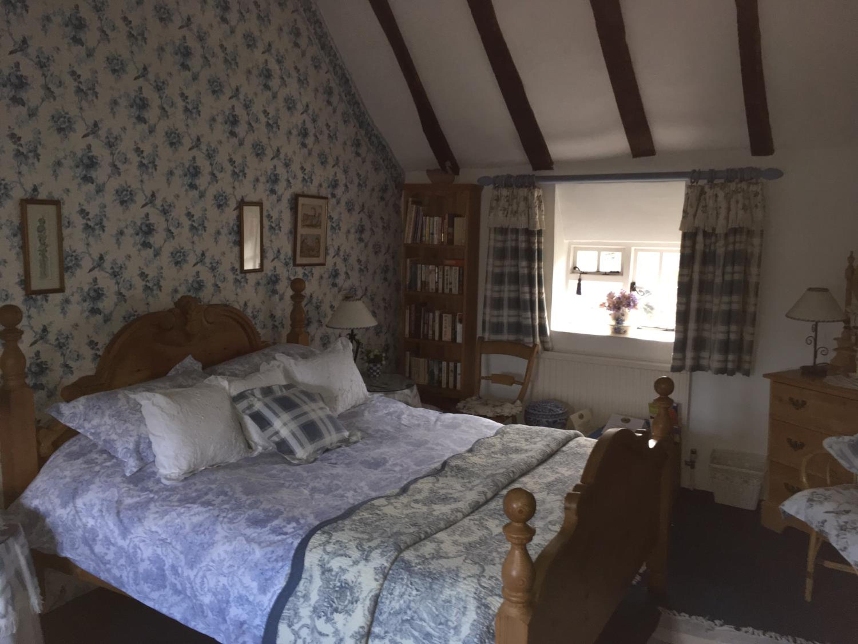Double Room with Private External Bathroom - Photo 2