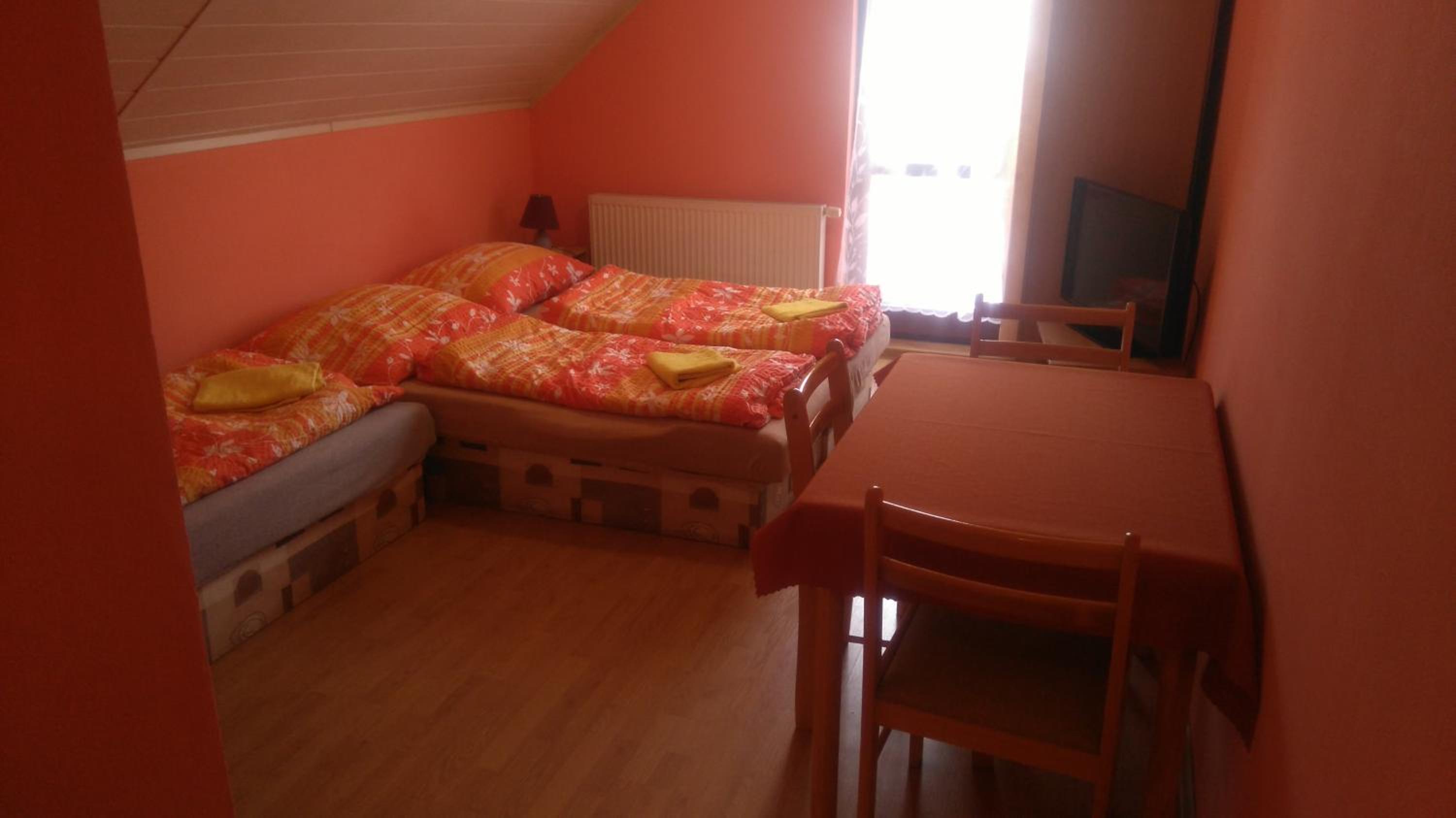 Large Double Room - Photo 26
