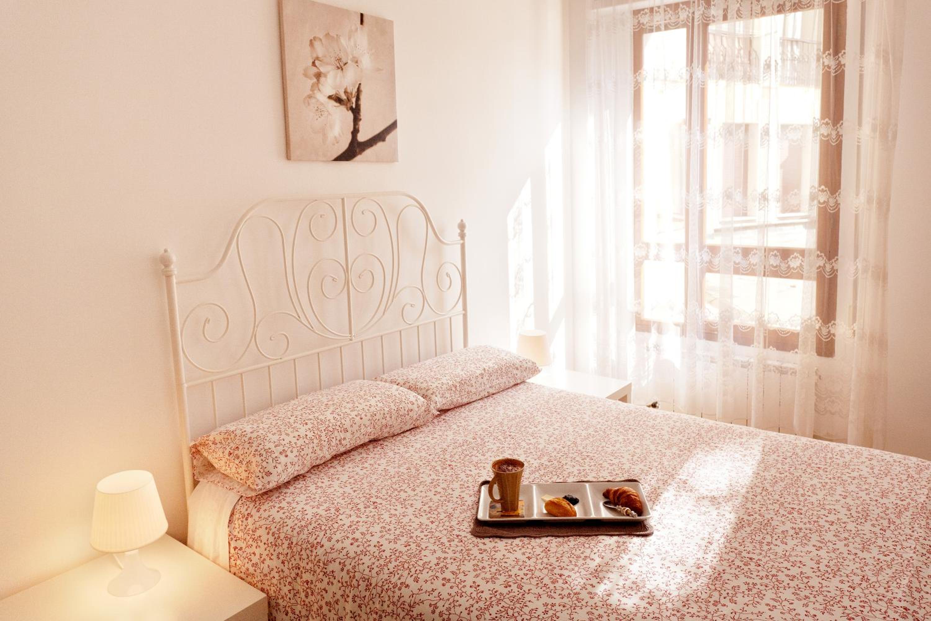 Double Room - Photo 5