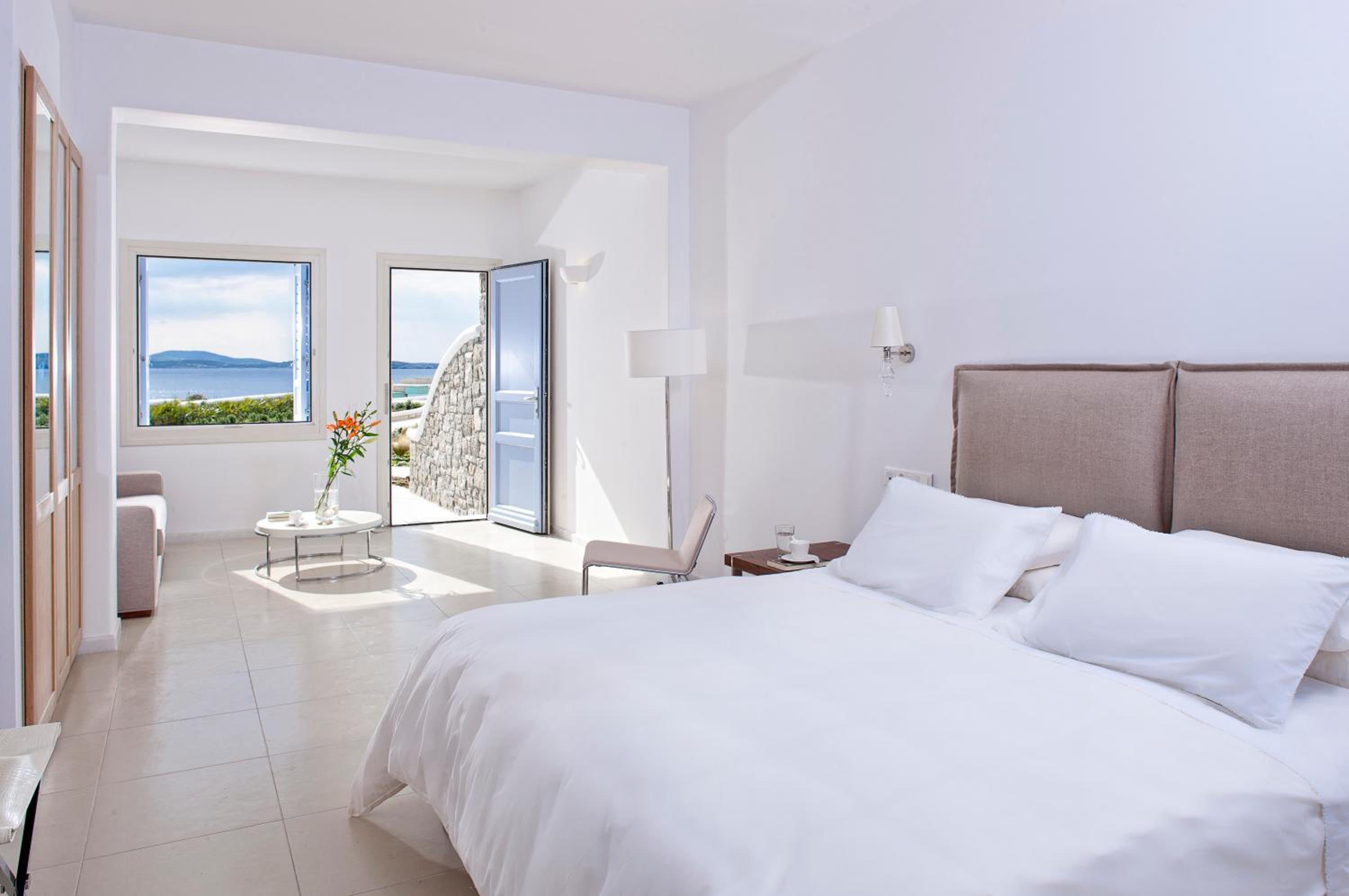 Superior Suite with Sea View - Photo 14
