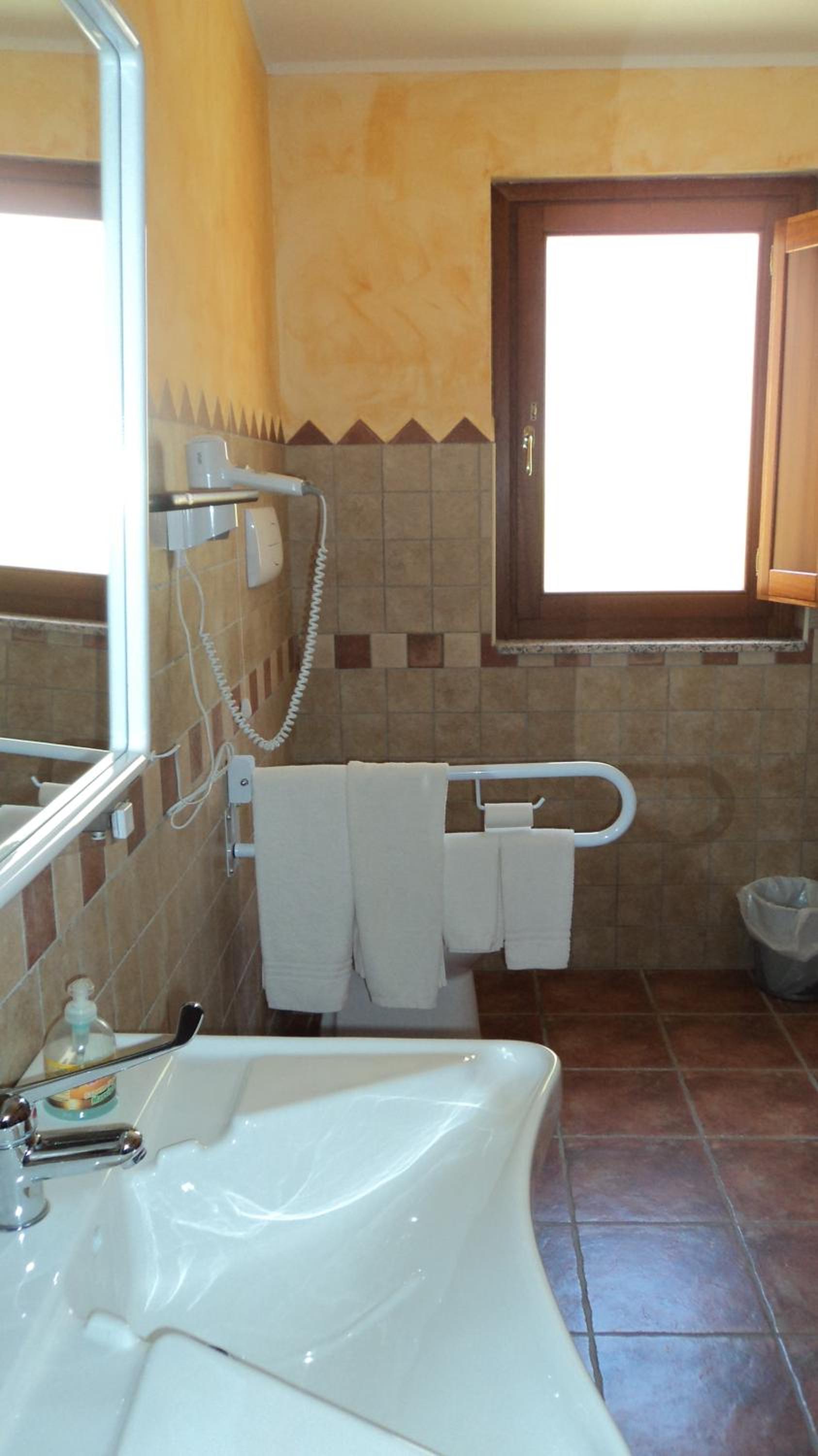 Double Room - Disability Access photo 2
