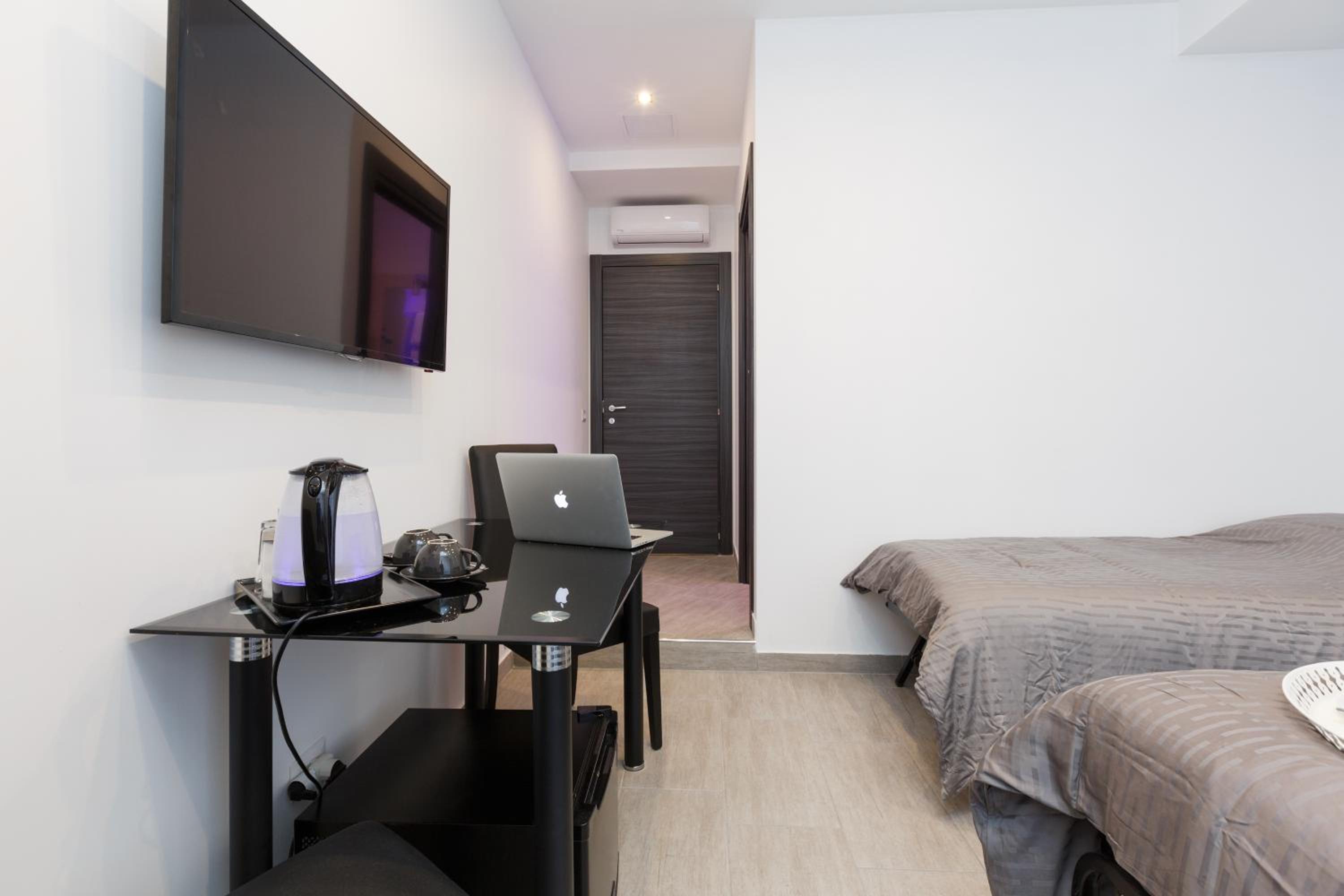 Triple Room with Private Bathroom photo 3