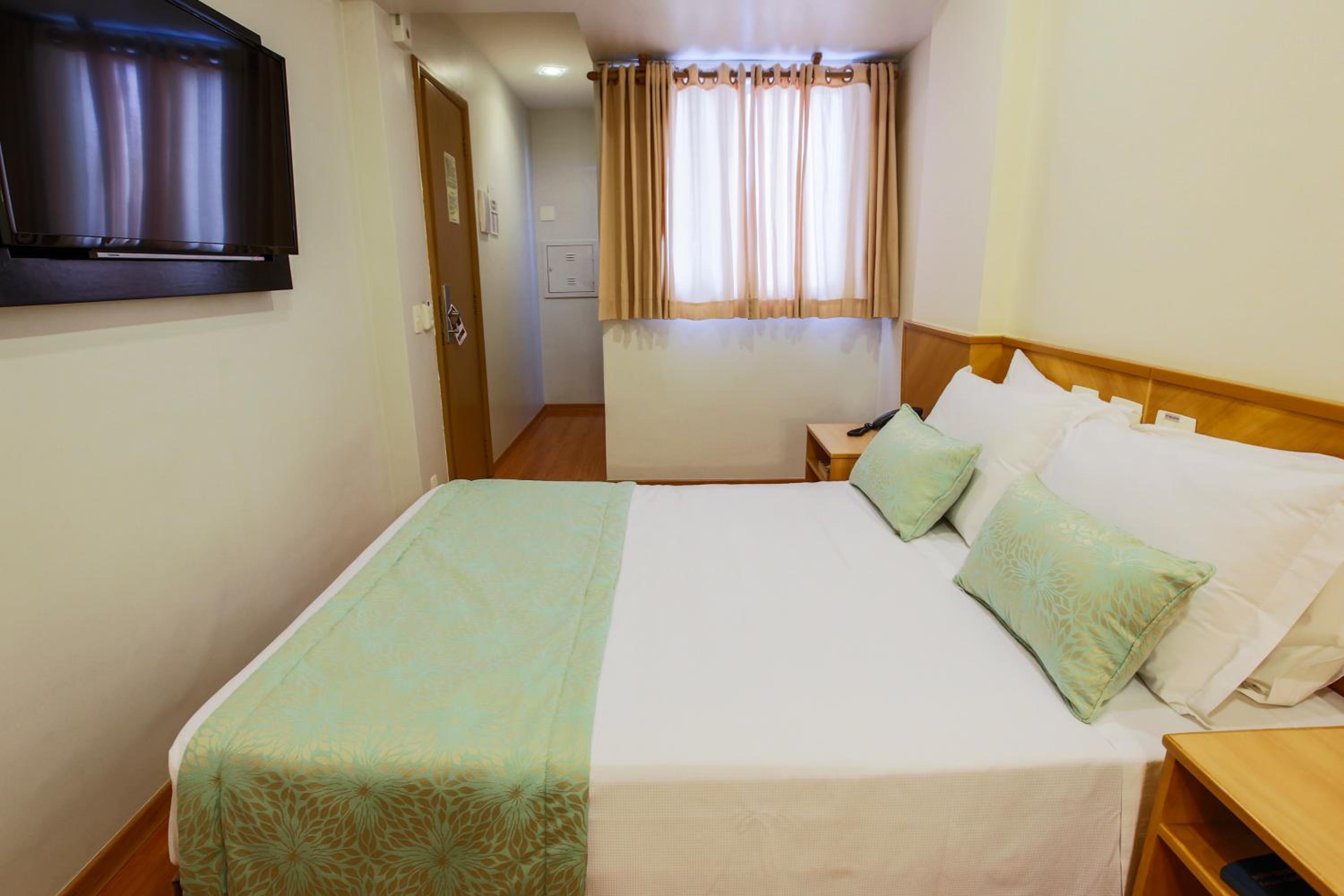 Budget Double Room - Photo 5