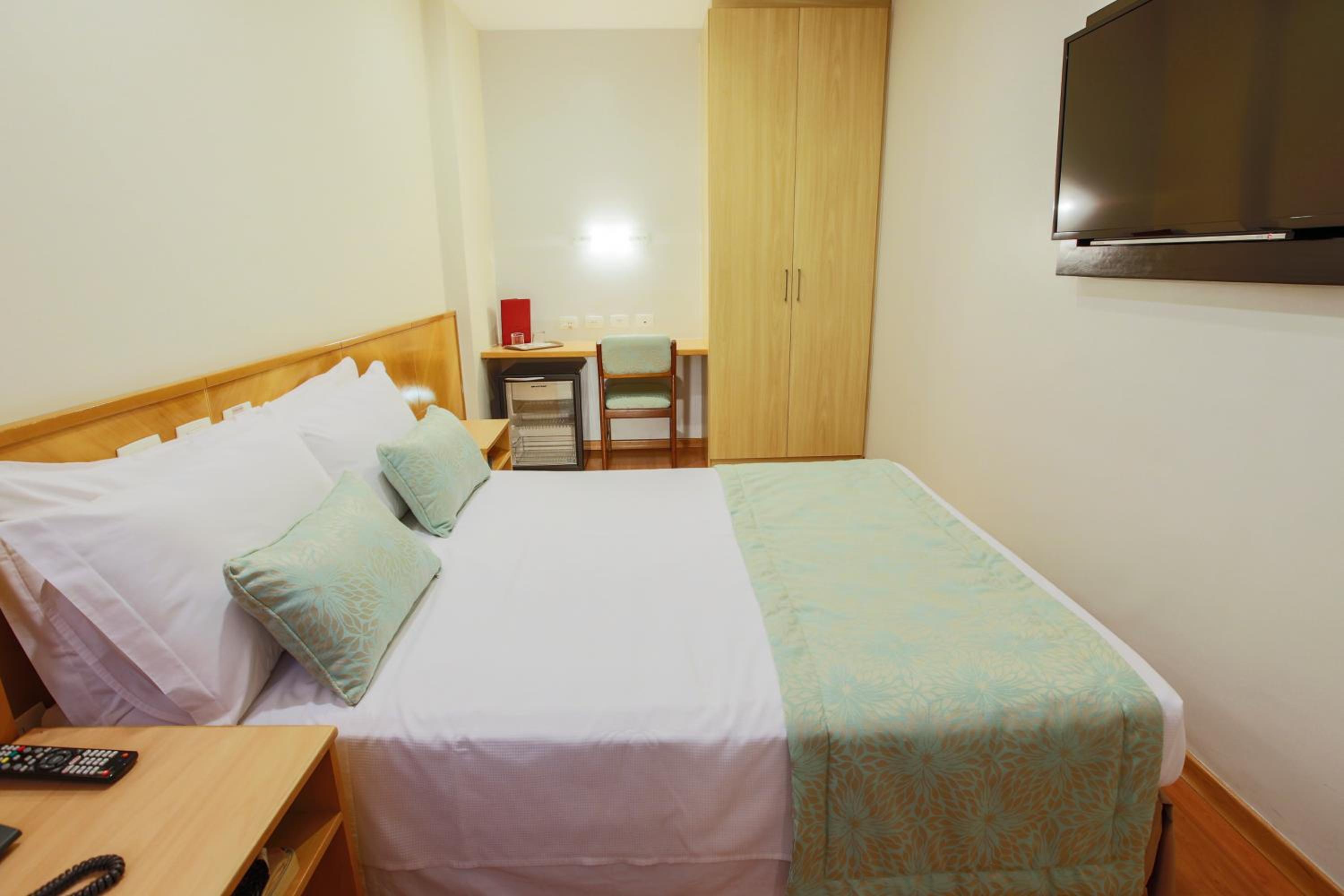 Budget Double Room - Photo 7