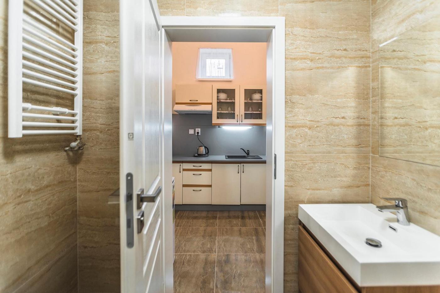 Deluxe Apartment with Kitchen - Photo 16