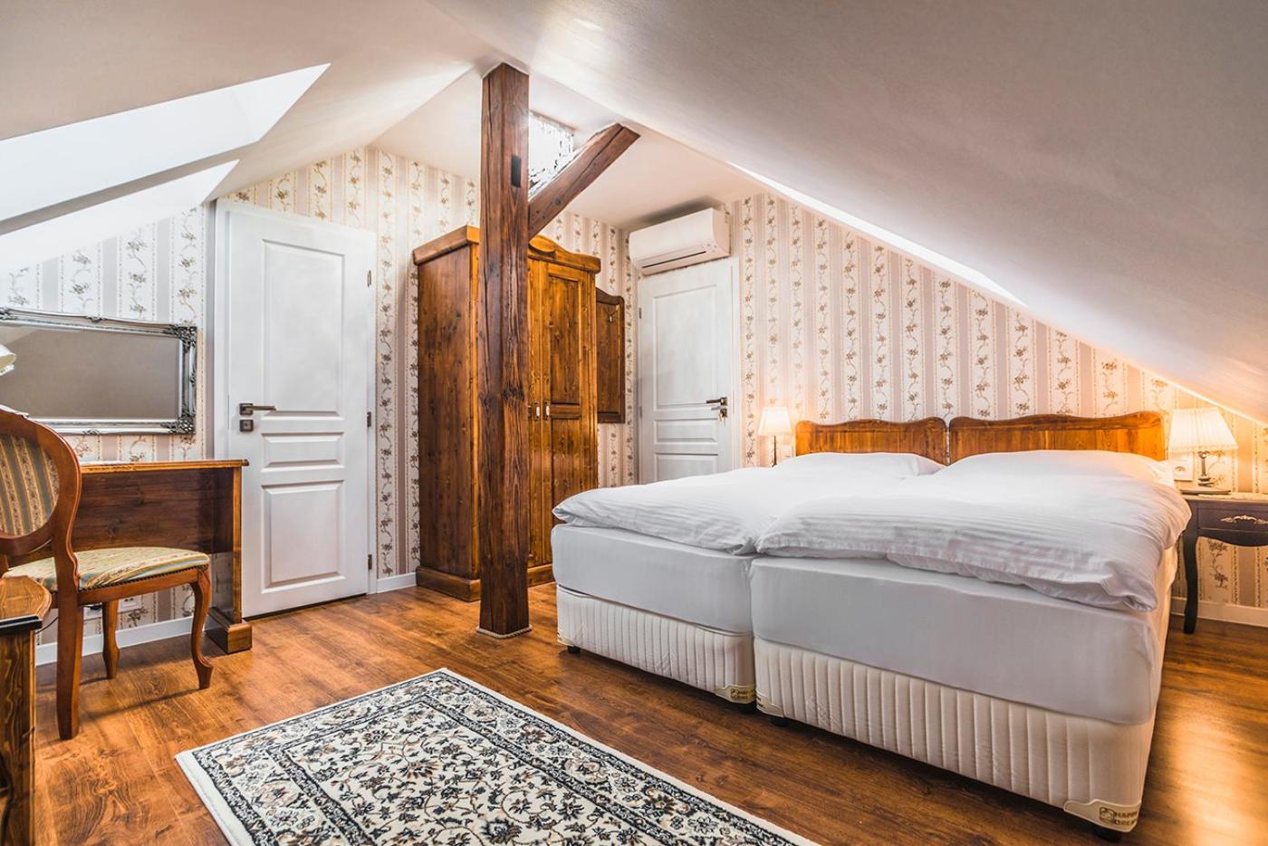 Deluxe Double Room - Photo 19
