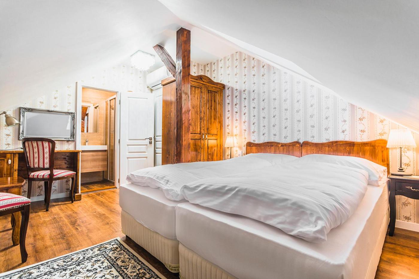 Deluxe Double Room - Photo 20