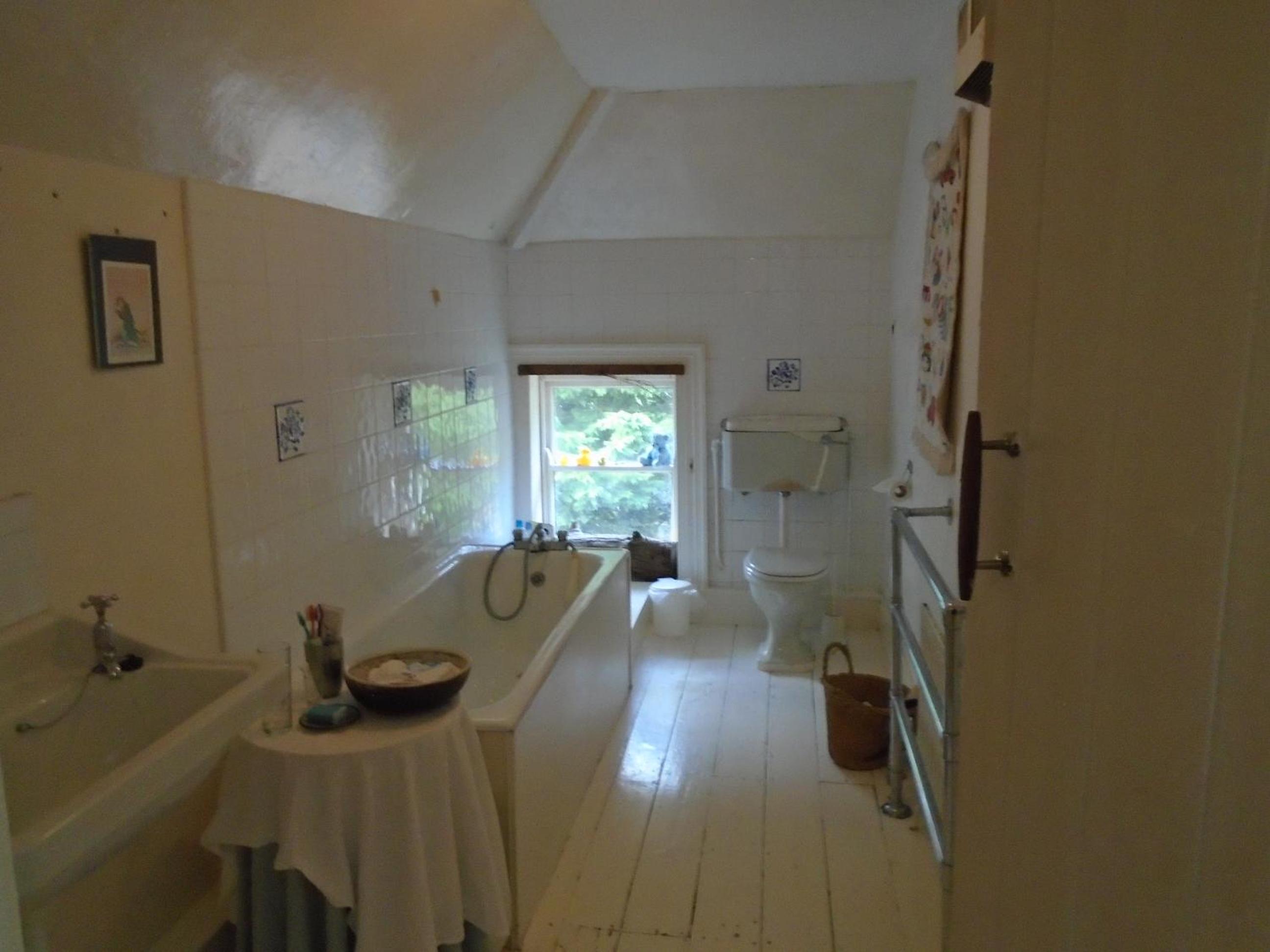 Double Room with Shared Bathroom photo 2