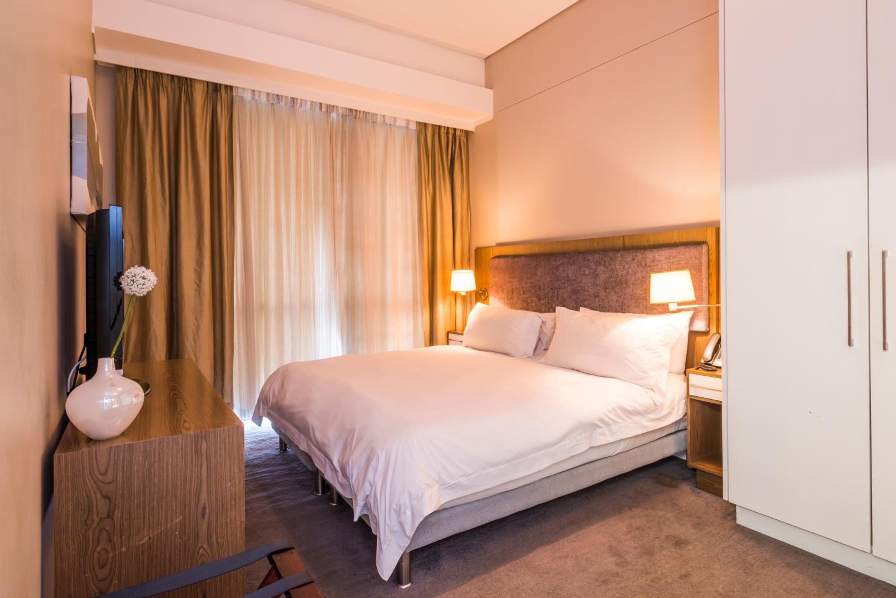 Luxury Suite - Photo 2
