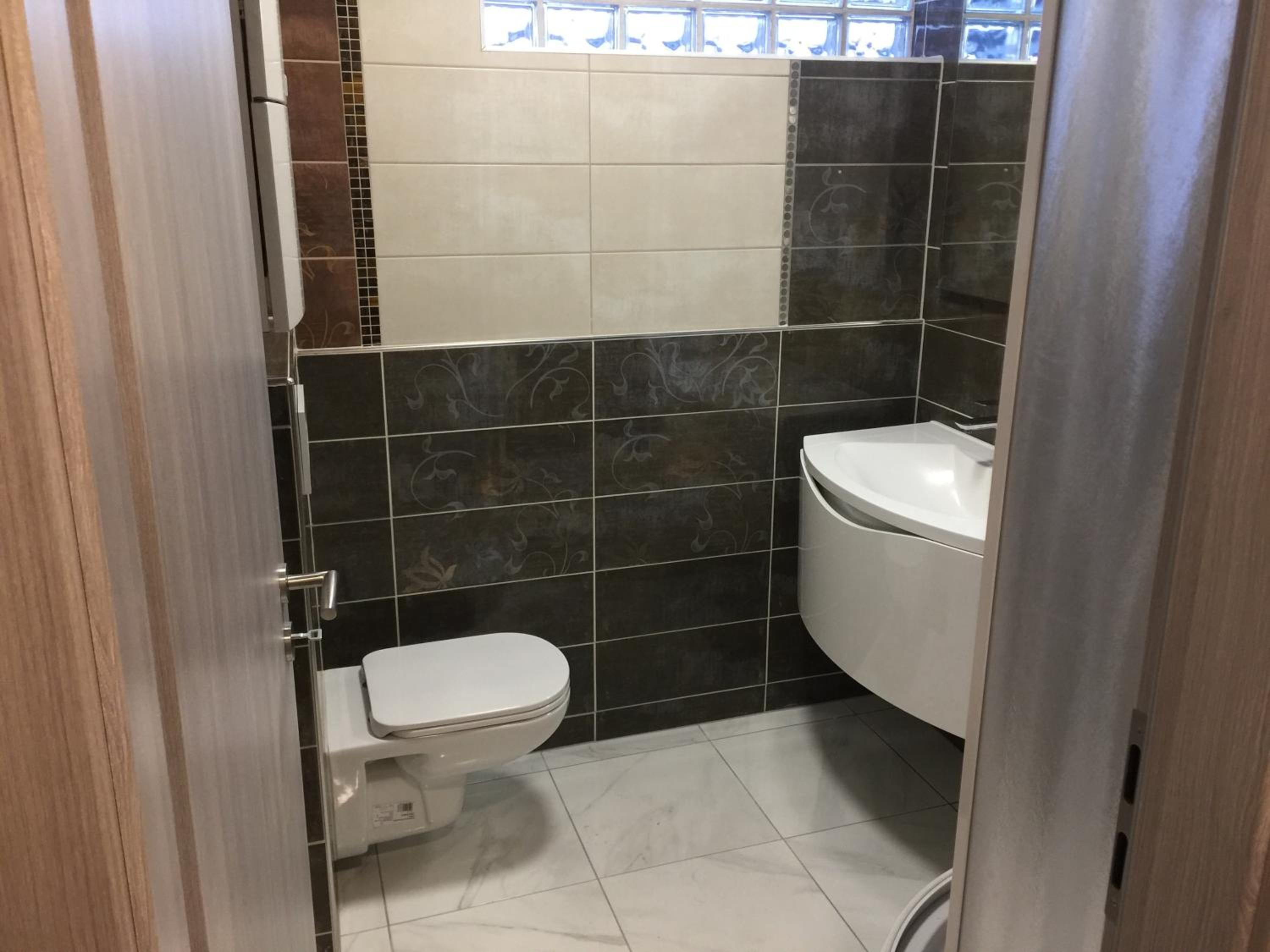 Double or Twin Room with Private Bathroom photo 3