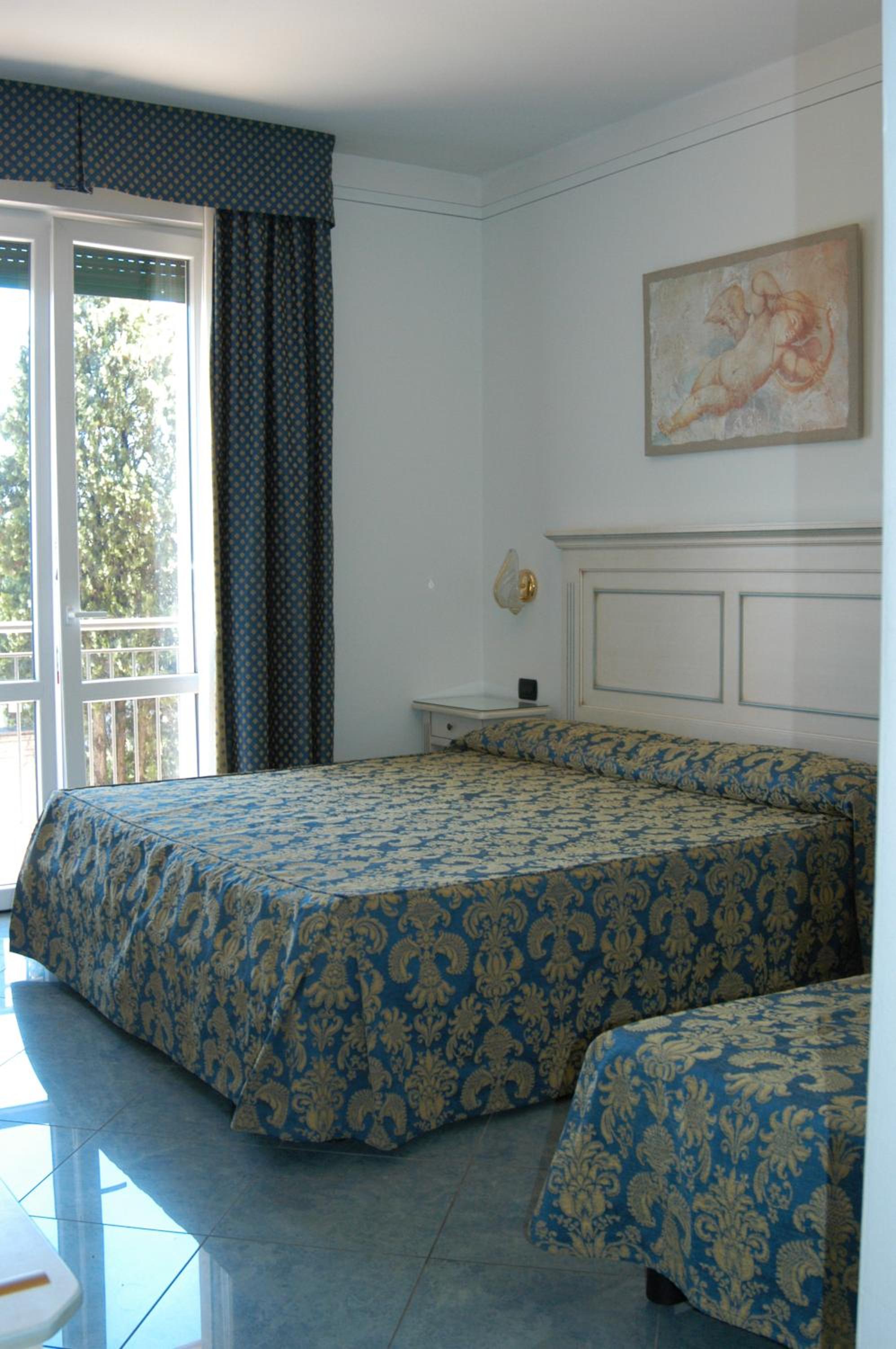 Standard Double Room photo 3