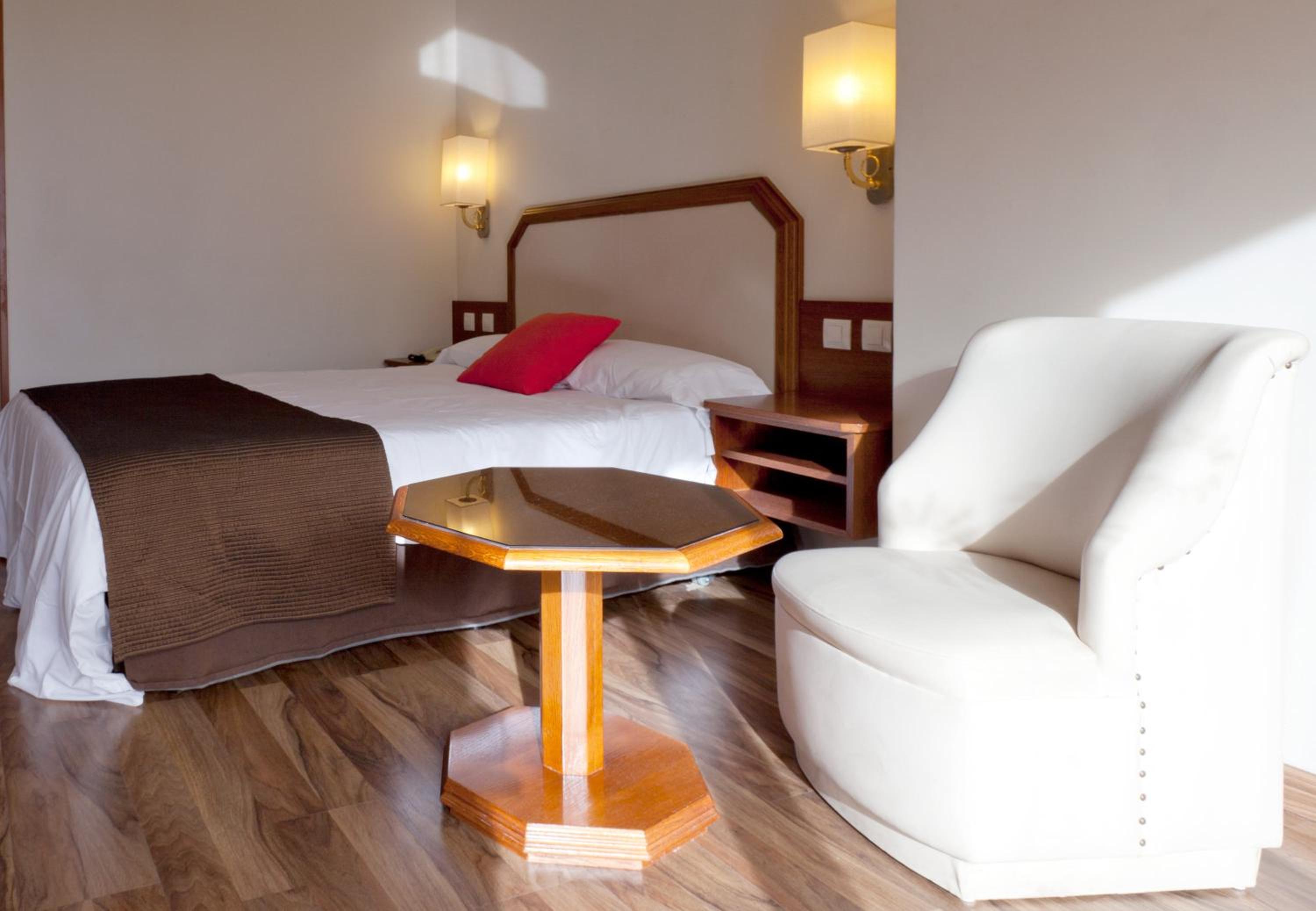 Twin Room (1-2 Adults) - Photo 4