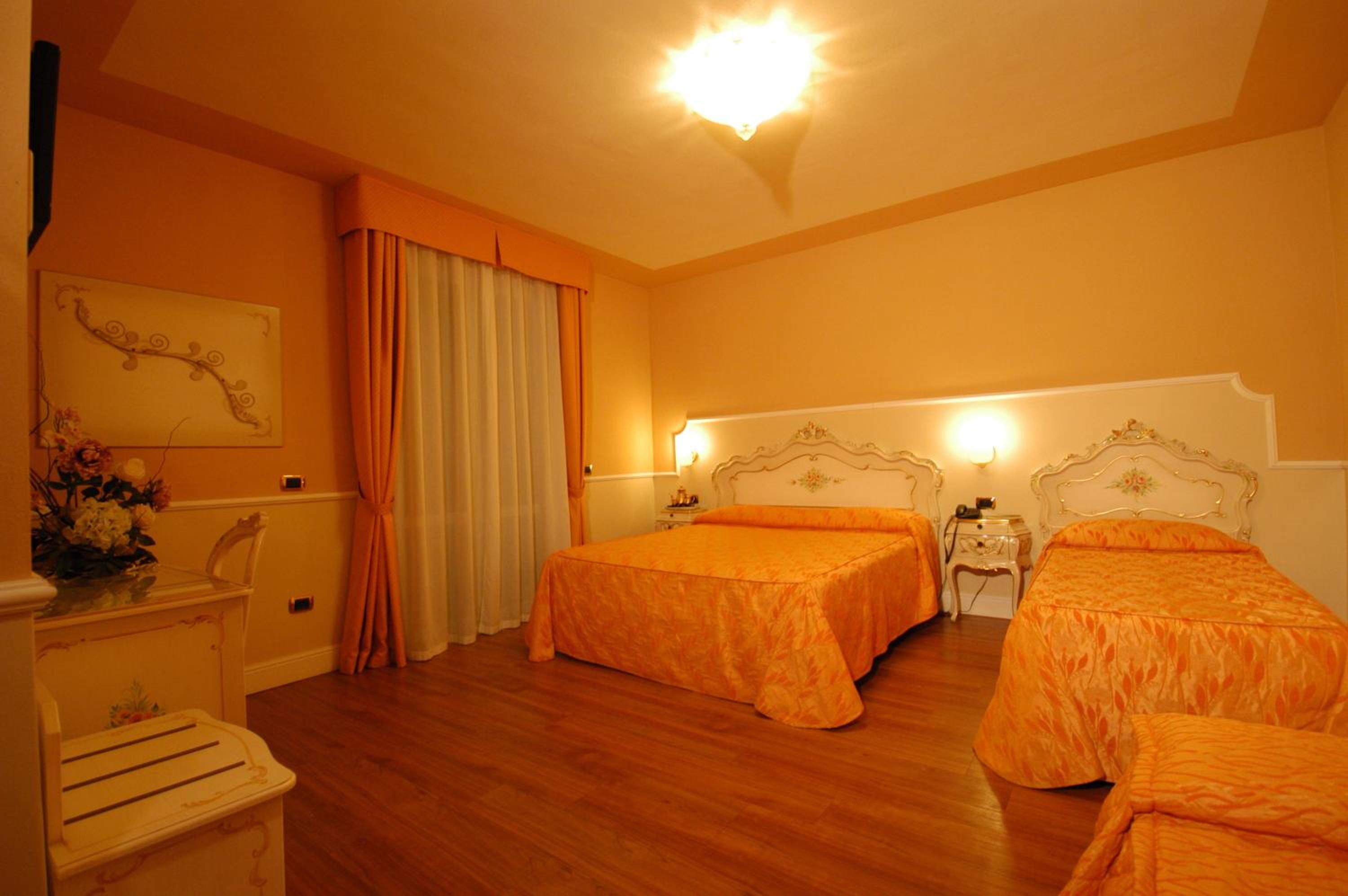 Classic Triple Room photo 1