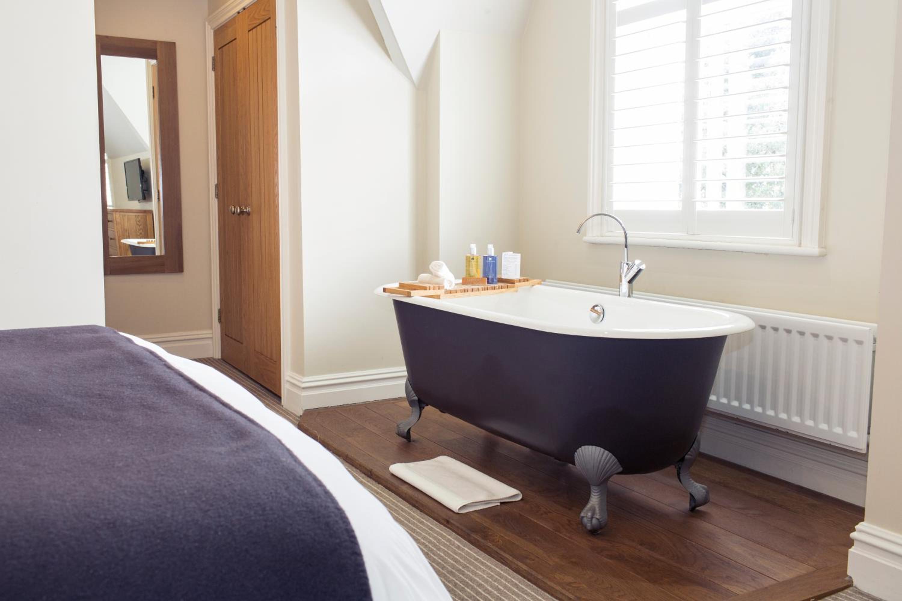 Deluxe Double Room - Photo 8