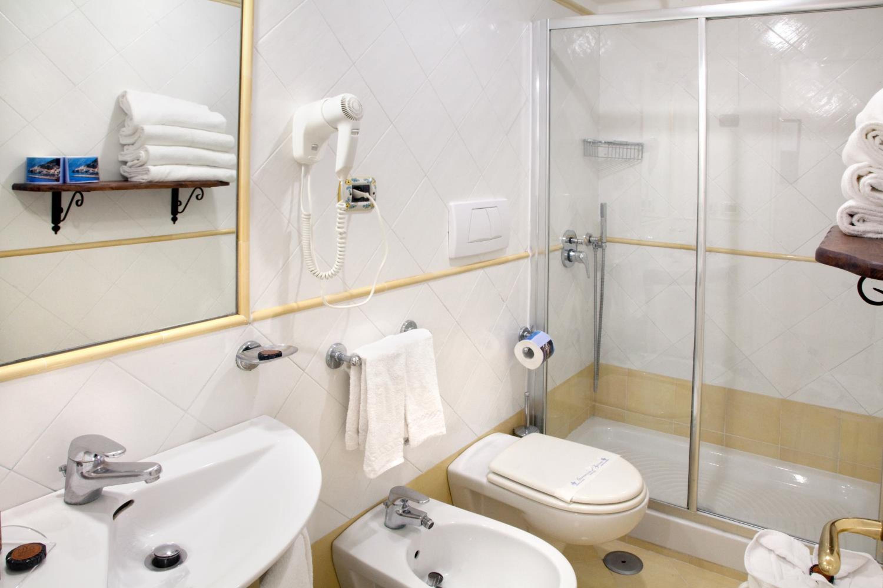 Comfort Room photo 2