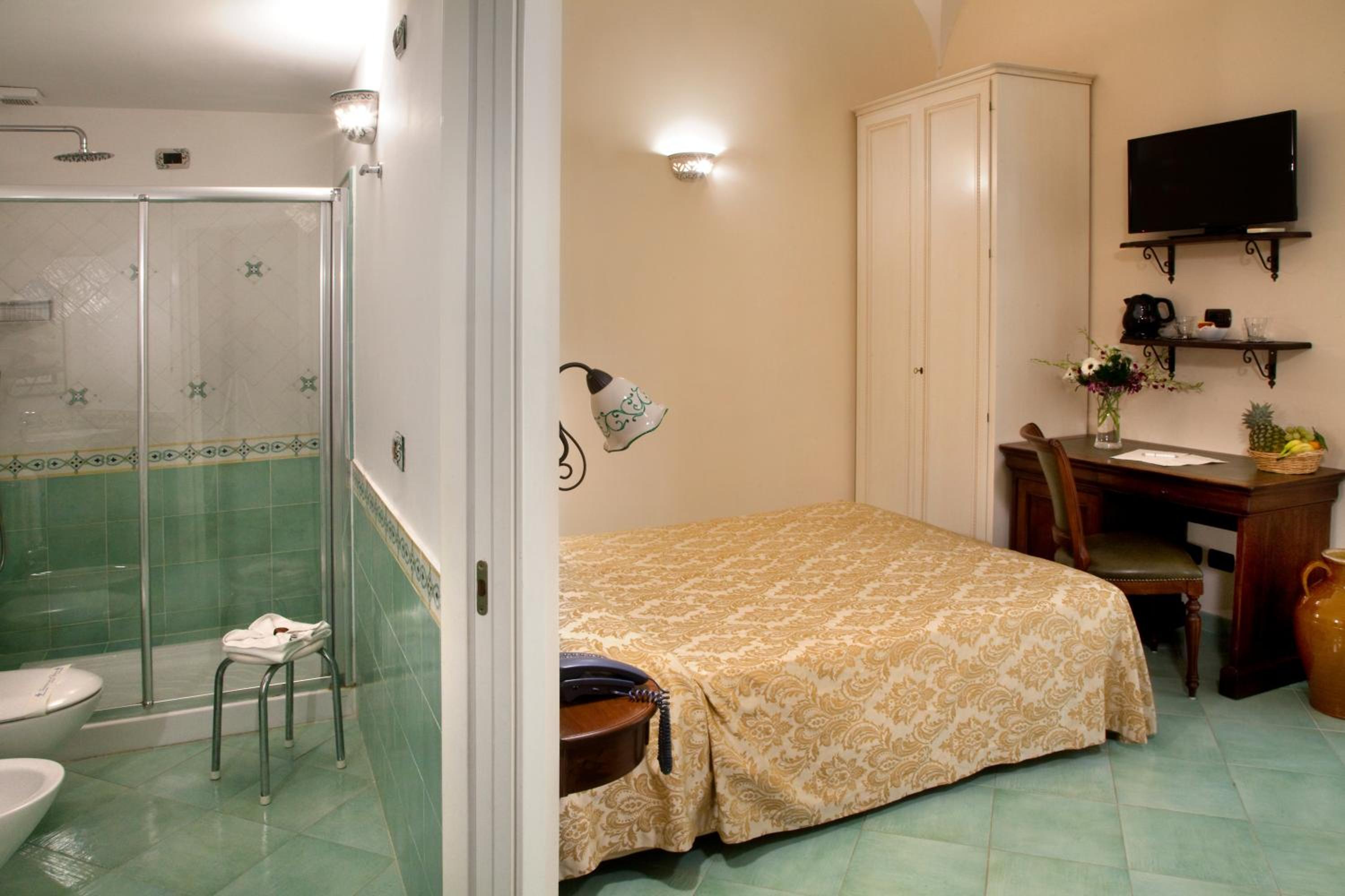 Standard Room photo 3
