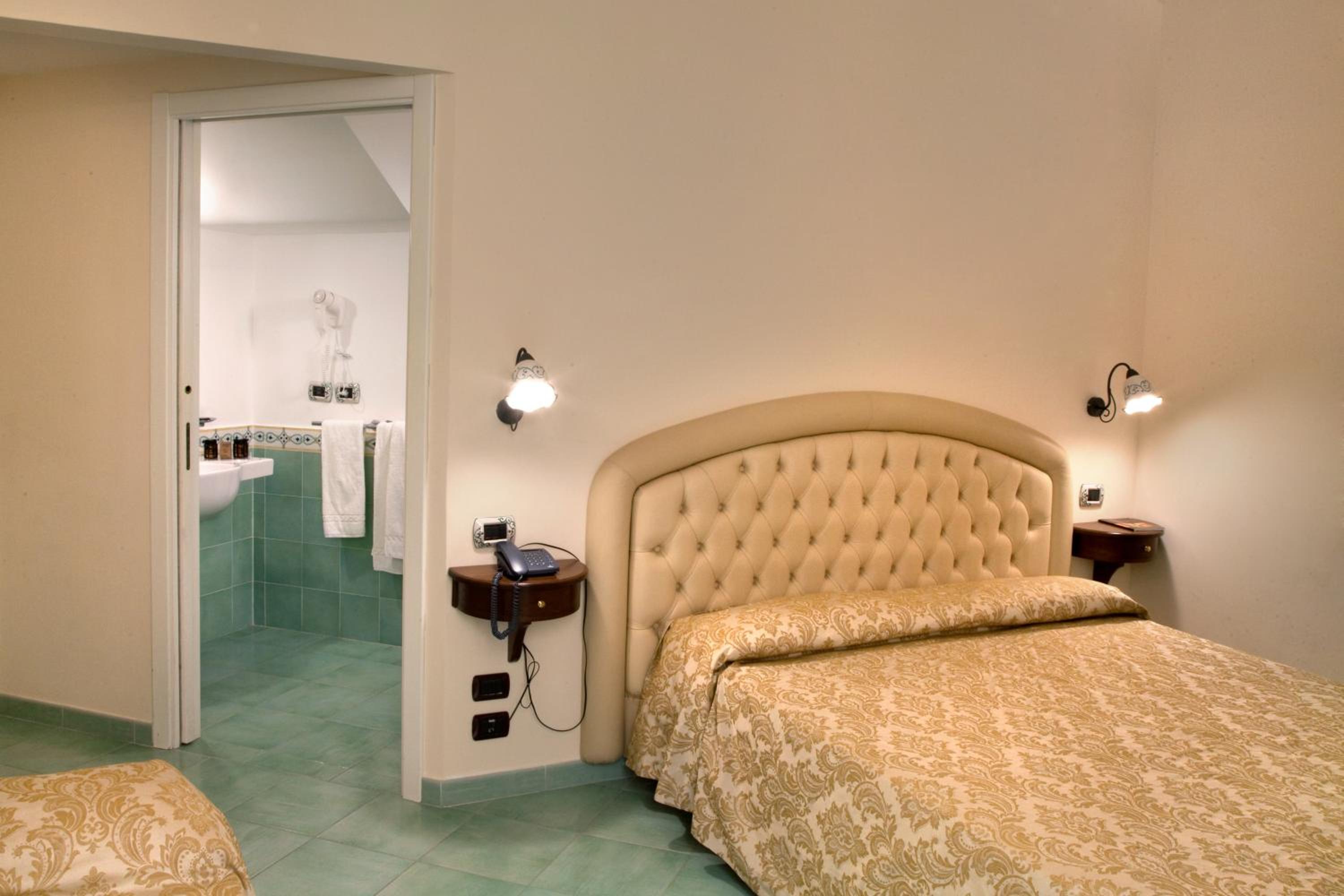 Standard Room photo 2