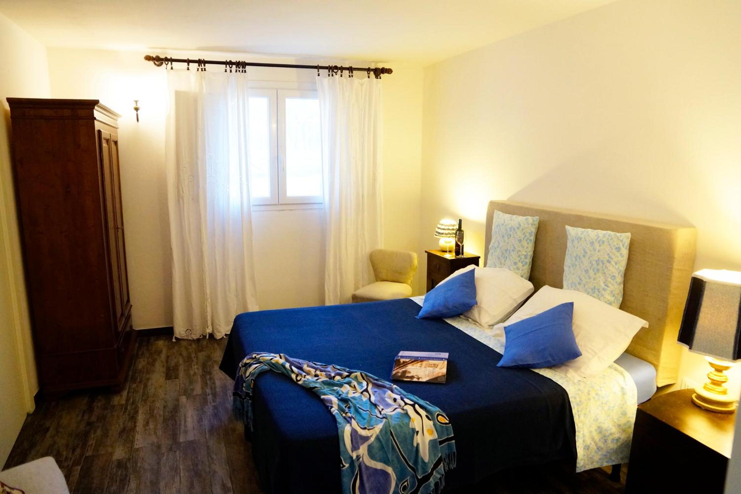 Deluxe Double Room (2 Adults + 1 Child) photo 3