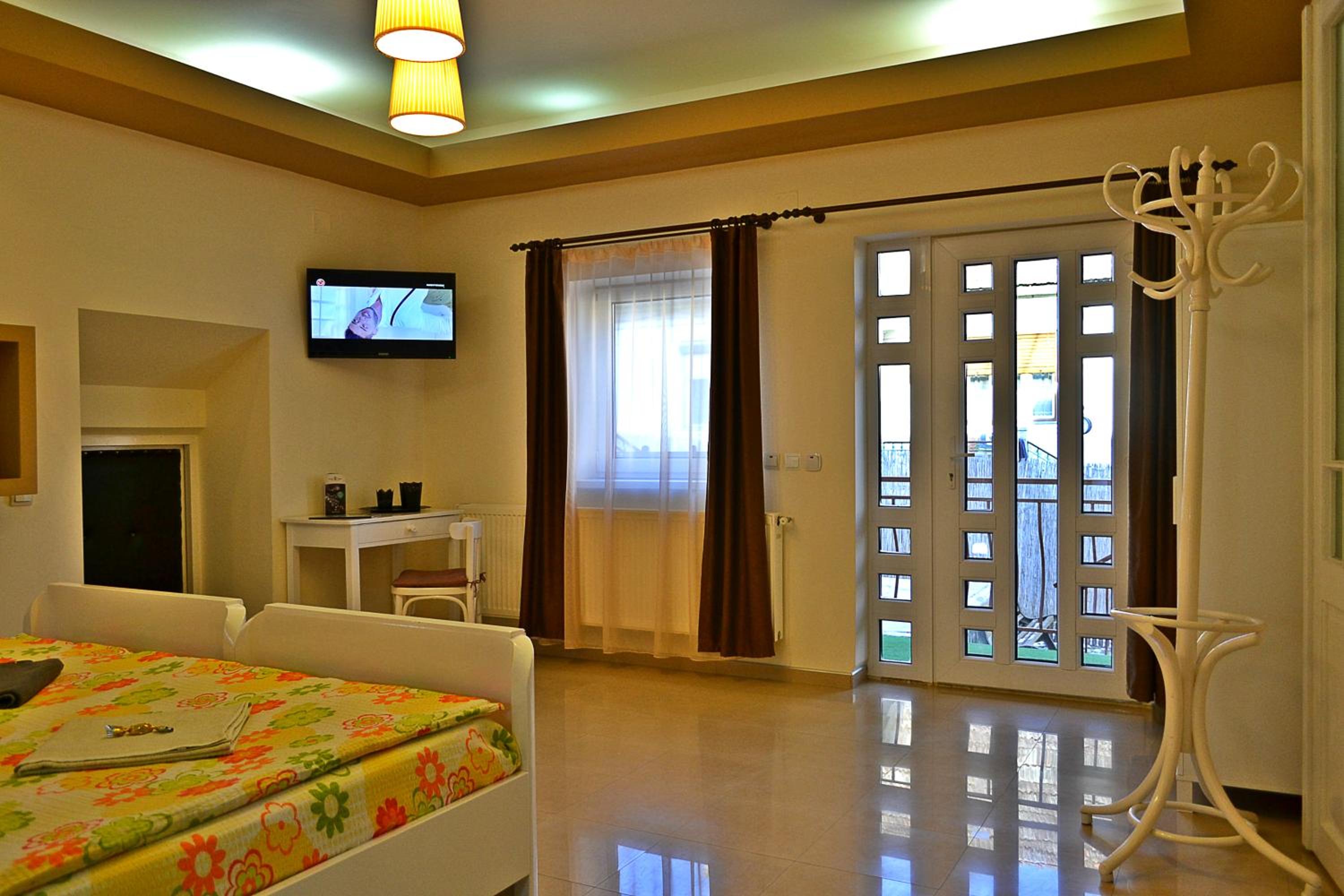 Deluxe Family Suite photo 2