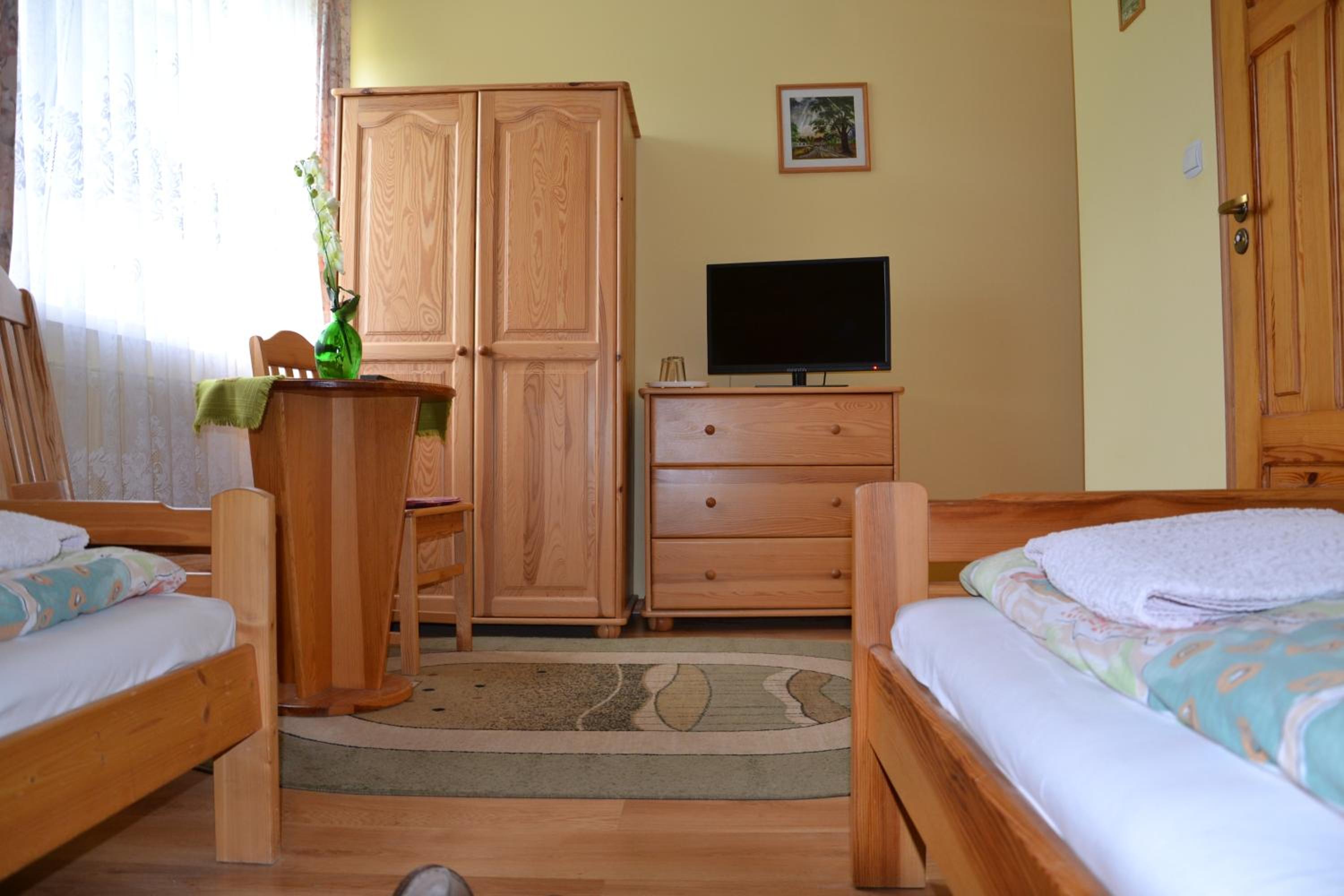 Twin Room with Private Bathroom - Photo 1