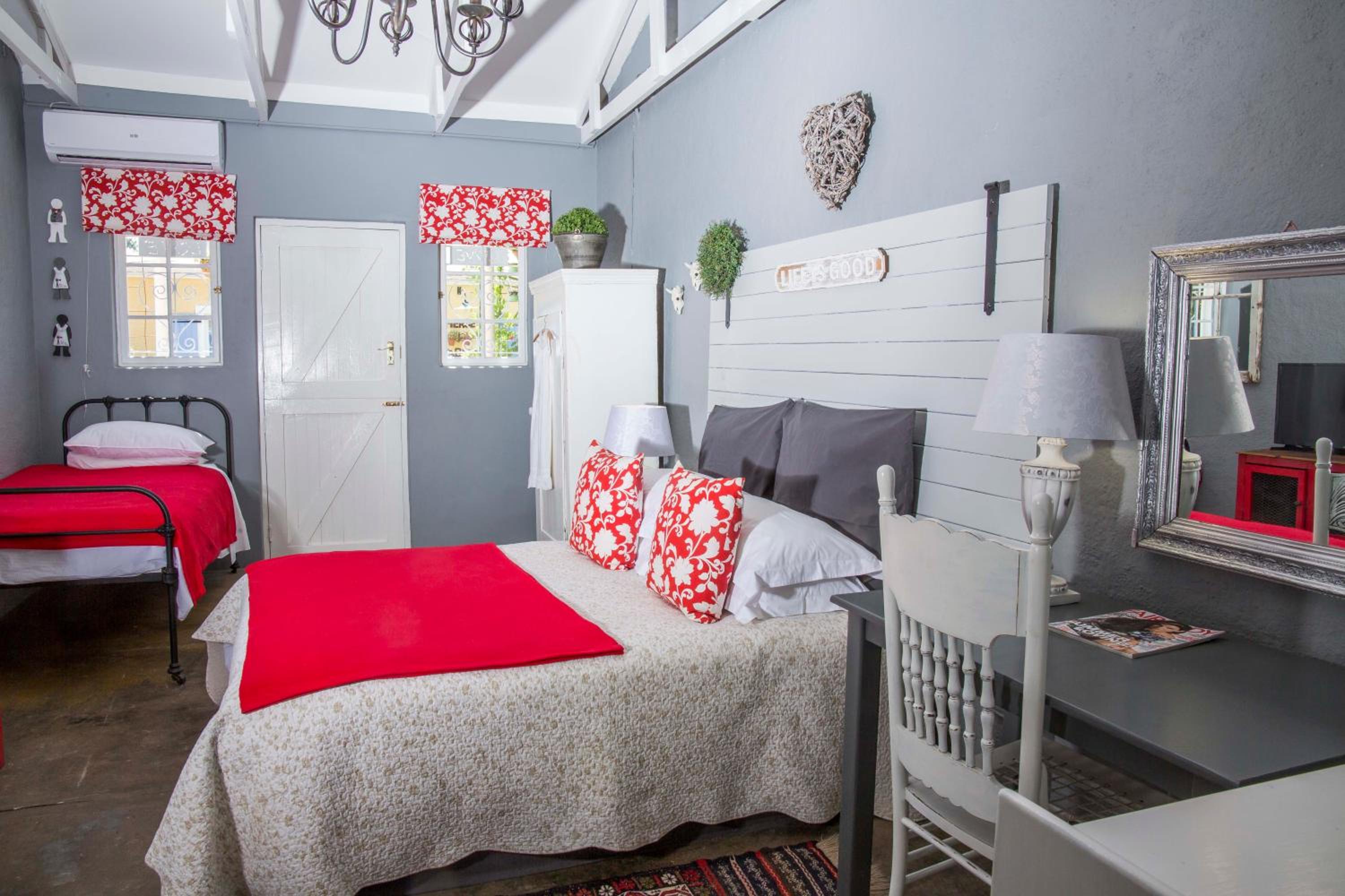 Double Room - Photo 12